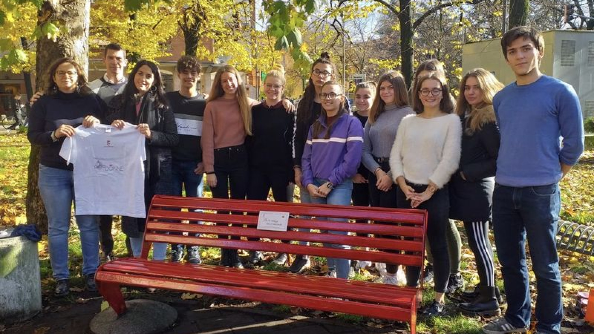 Donne vittime di femminicidio: "Panchina Rossa" a Piacenza