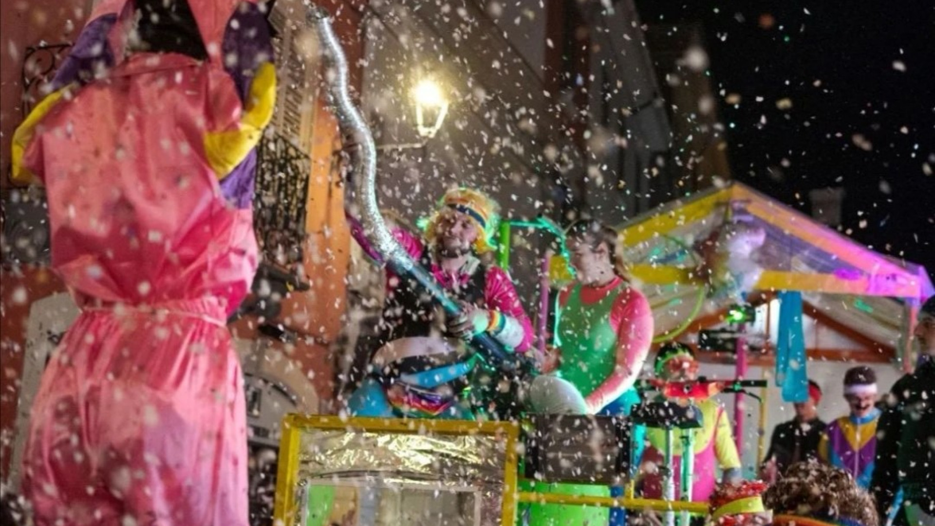 Conto alla rovescia per il Carnevale della Zobia. Carri e maschere in allestimento