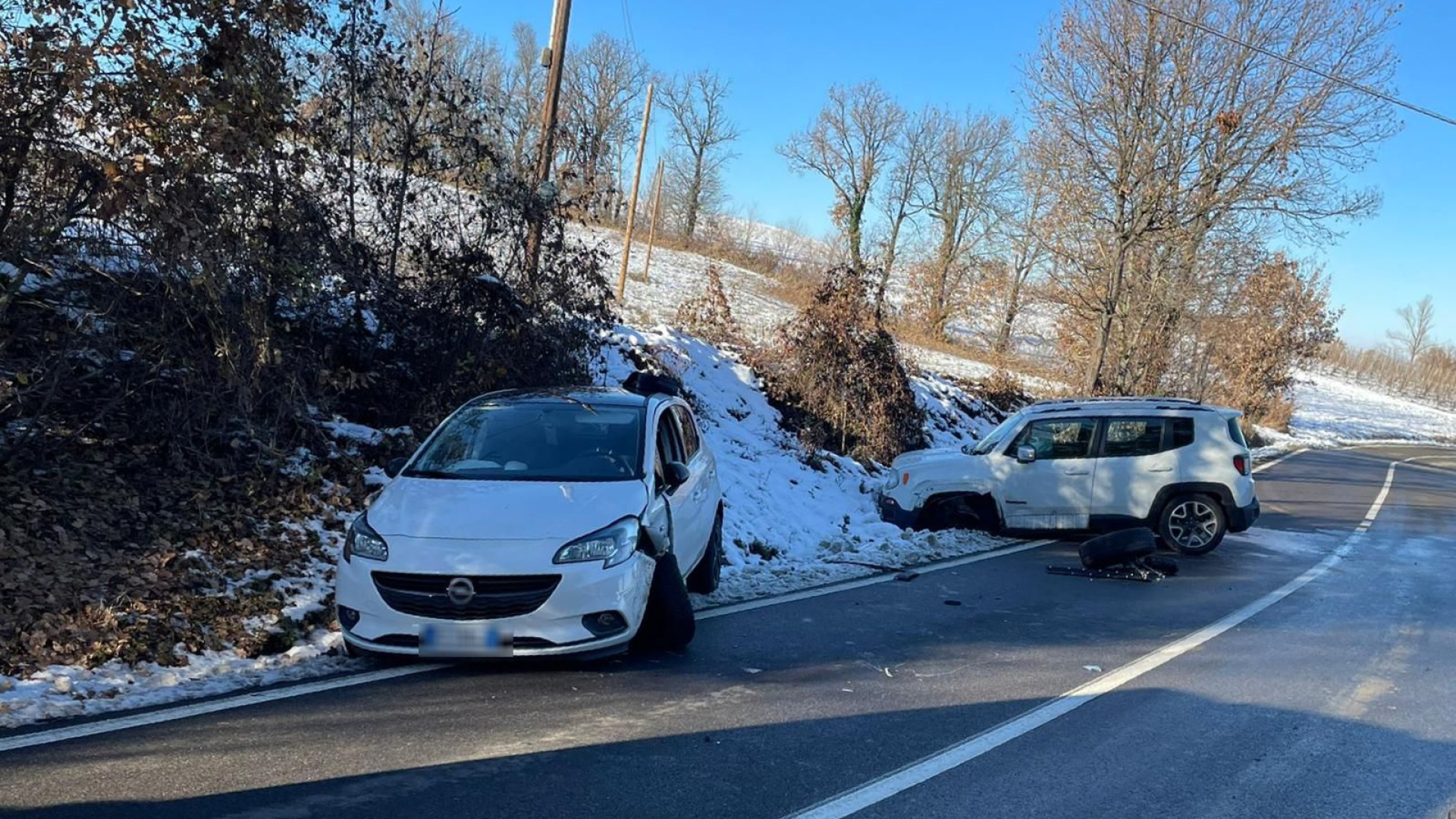 Scontro frontale sulla strada tra Piozzano e Agazzano: lievi ferite per i conducenti