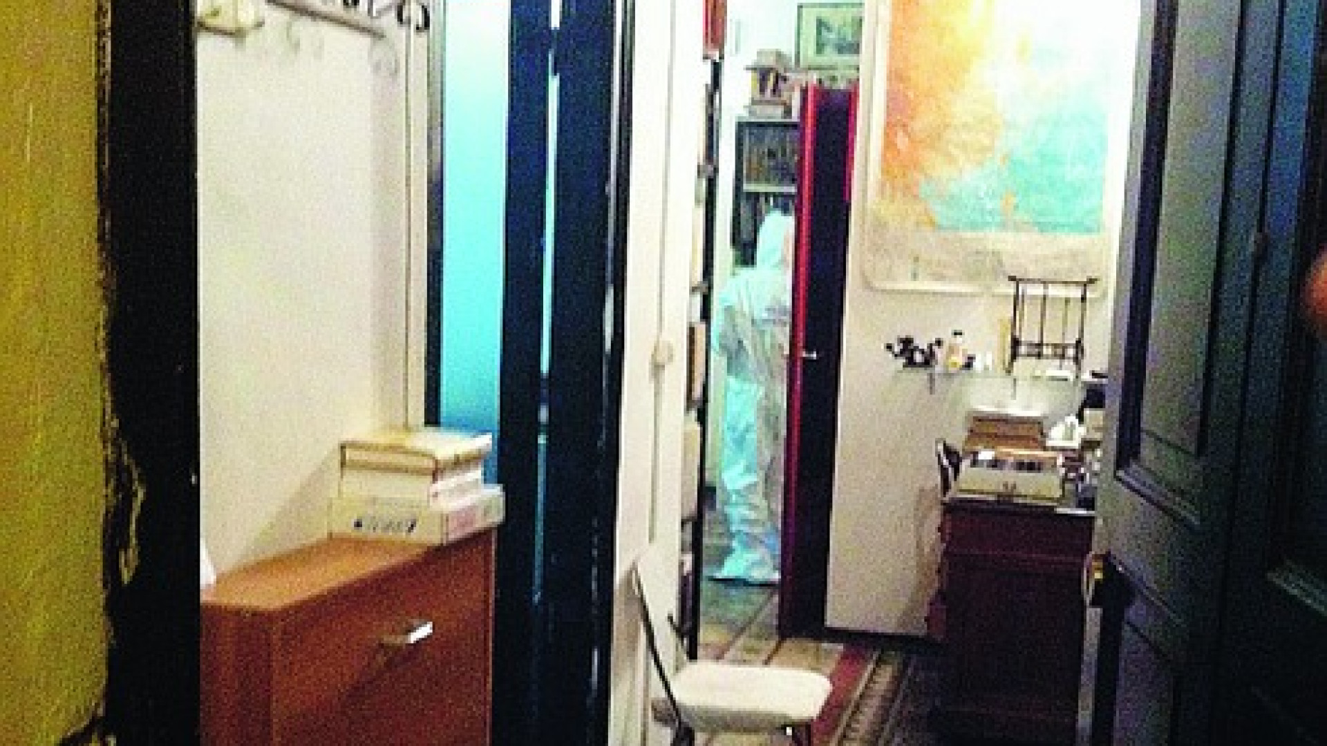 Stanze piccole e libri ovunque: ecco dove è stato ucciso Manesco