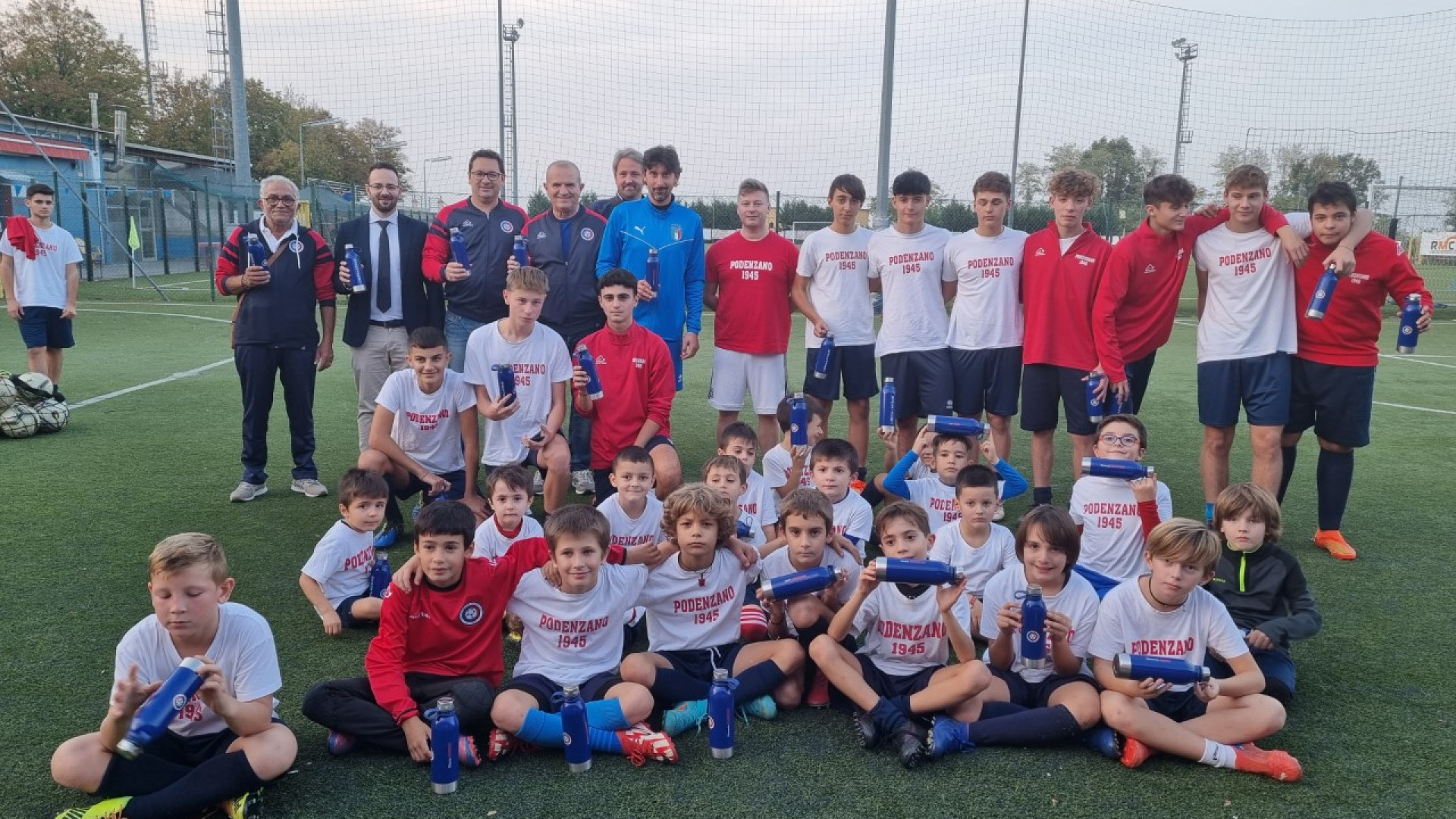 Plastic Free, Decalacque dona 230 borracce e depuratori al Podenzano Calcio