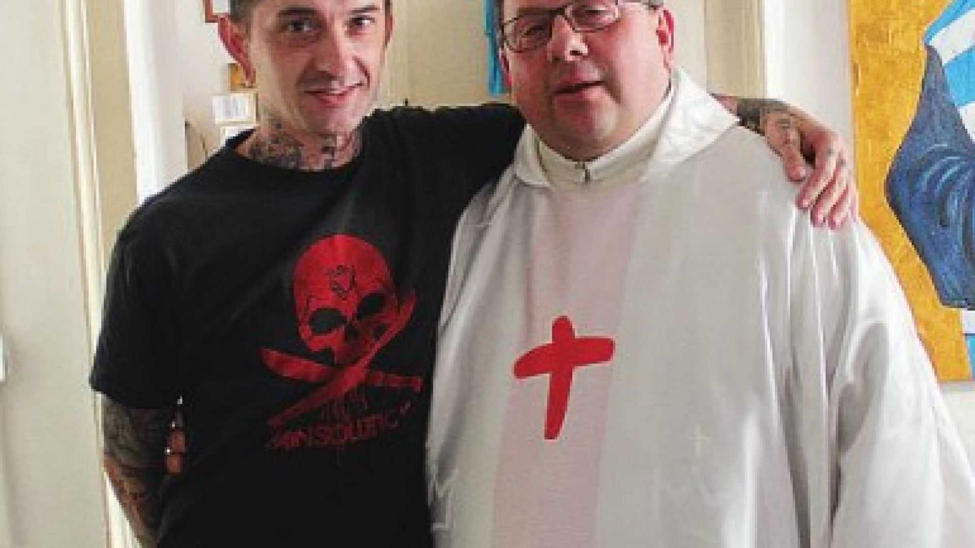 Gemelli diversi, Fabio e Cristian: parroco e tatuatore