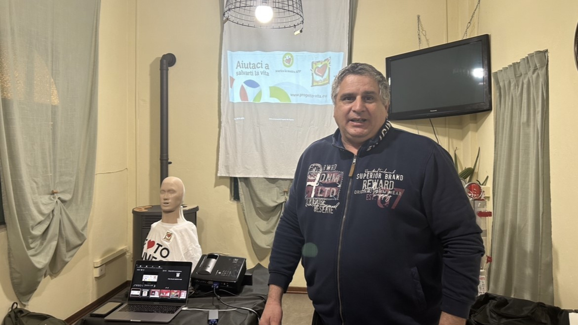 Borla di Vernasca, al bar il corso per il defibrillatore. A lezione anche un'undicenne