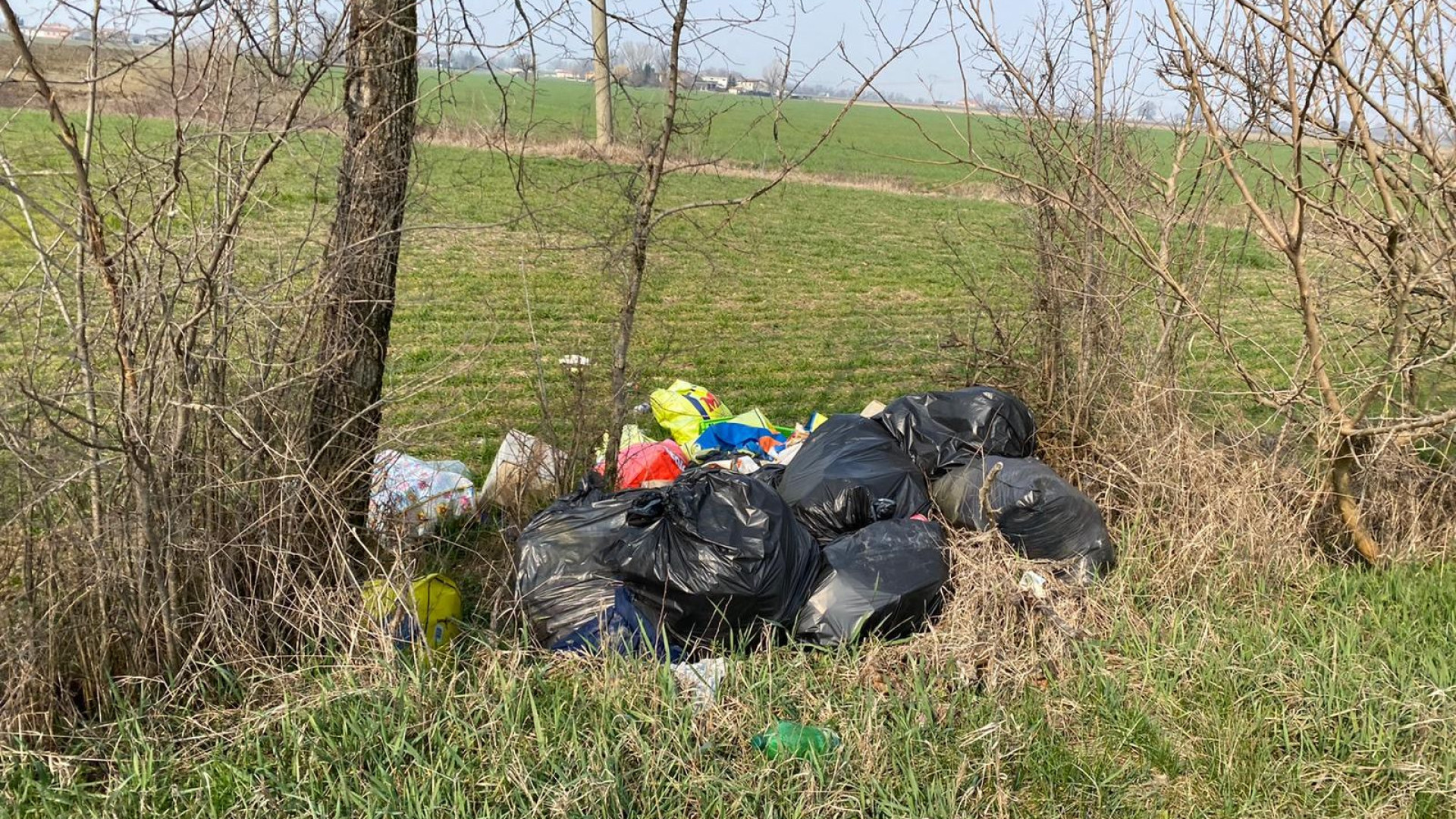 Abbandono di rifiuti e furto di mezzi agricoli: potenziati i controlli