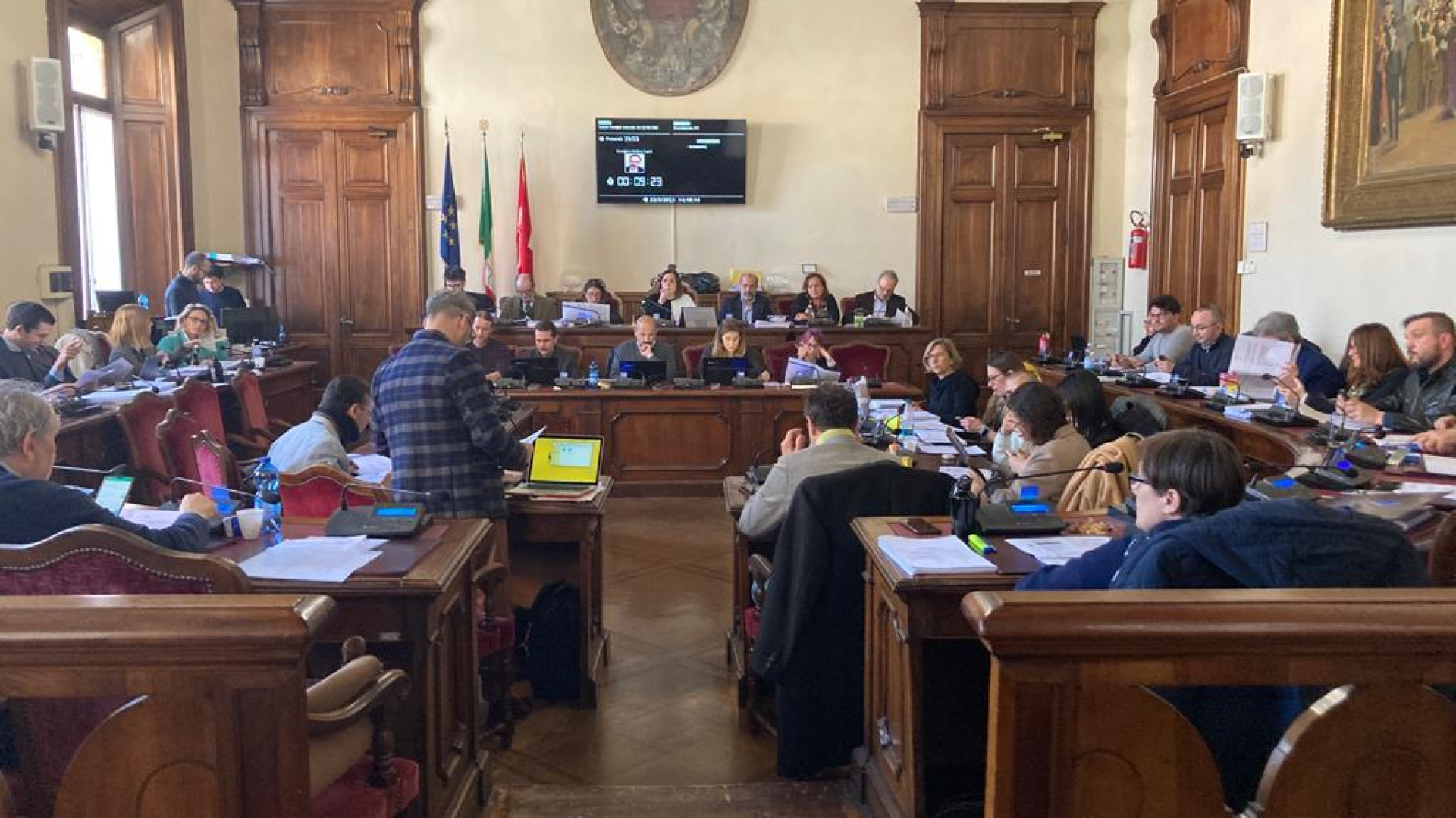 Ok al bilancio dopo 50 ore: "Piacenza cambia passo". Tensioni in maggioranza
