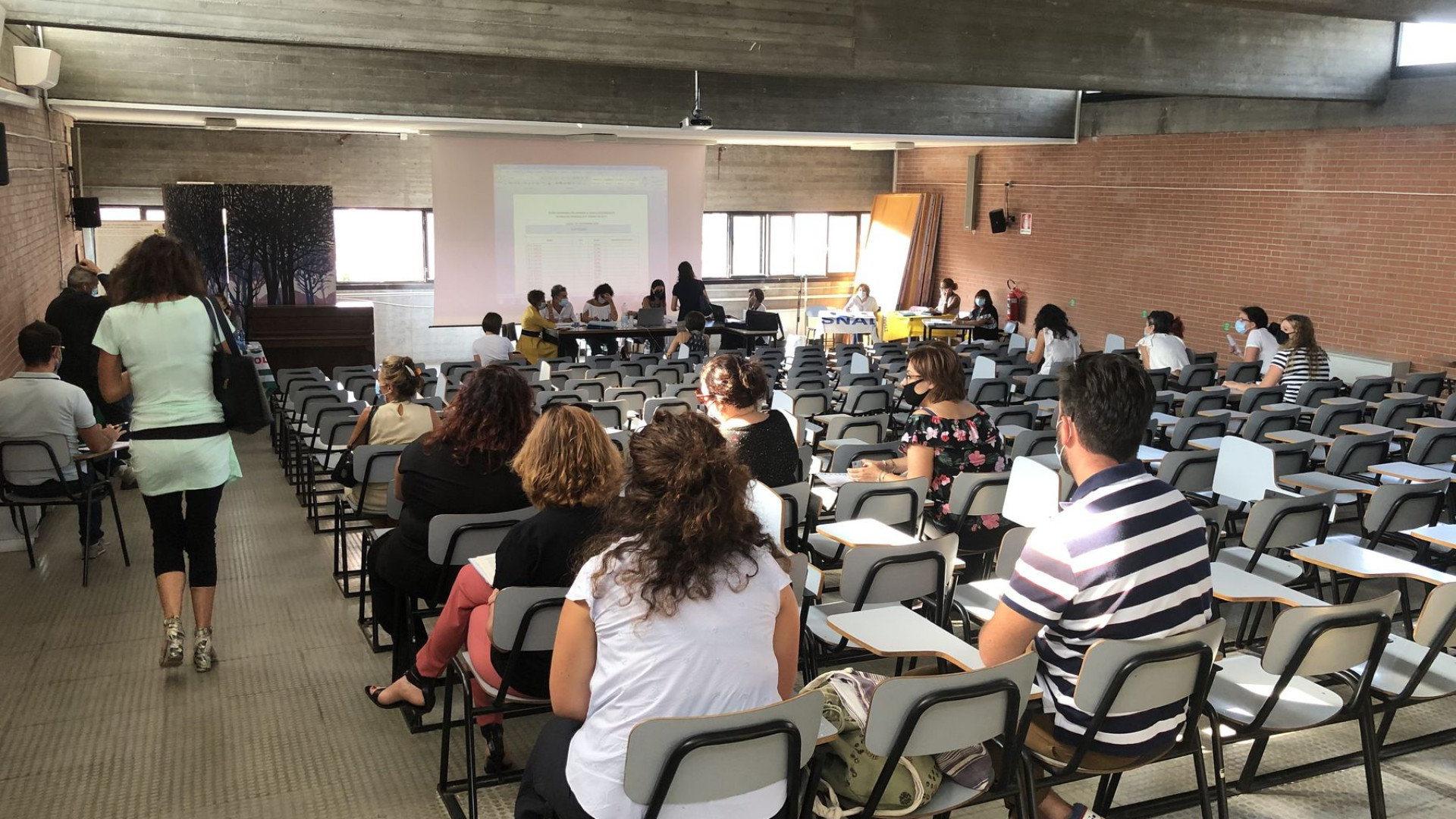 Docenti bocciati al concorso scuola, arriva lo sportello telefonico di Codacons