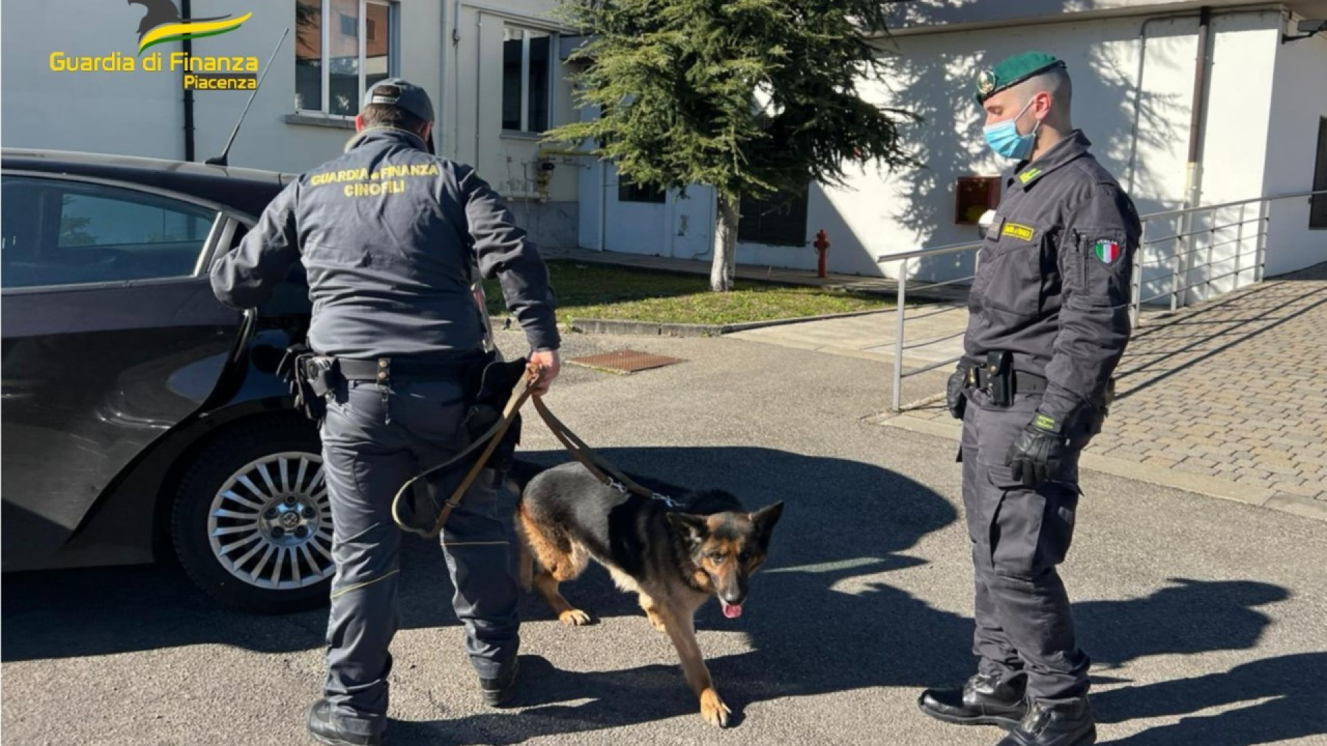Hashish, marijuana e una valigia con 5mila euro. Fermato alla stazione