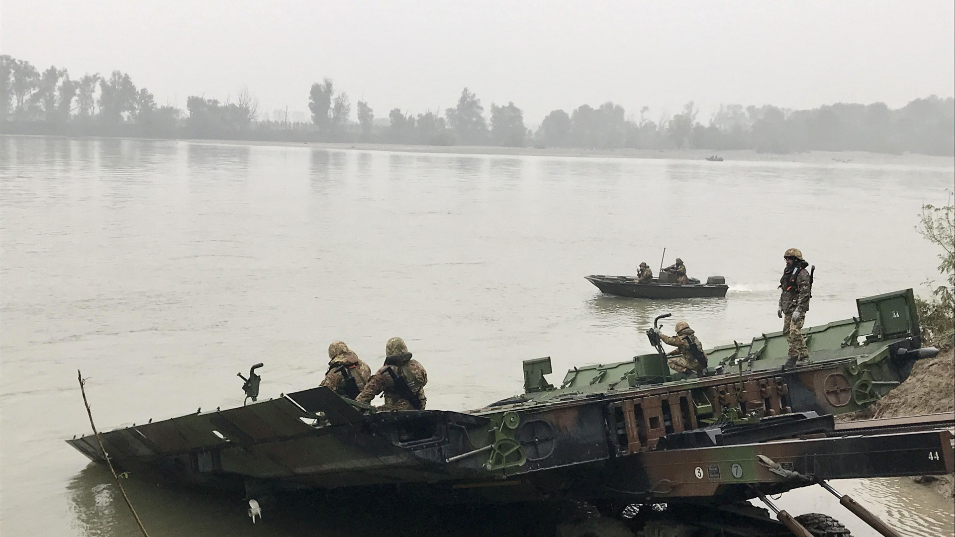 Un ponte nel fiume in piena: 400 militari per l'esercitazione Argo