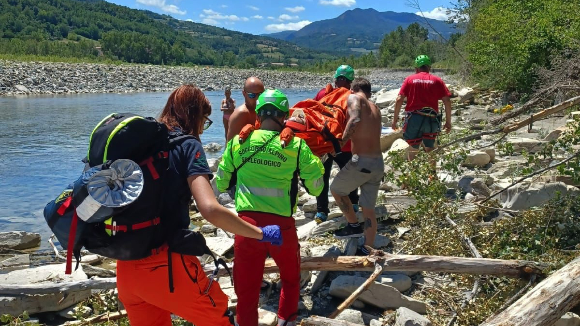 Rovinosa caduta in Trebbia, ferito recuperato dalle squadre di soccorso alpino