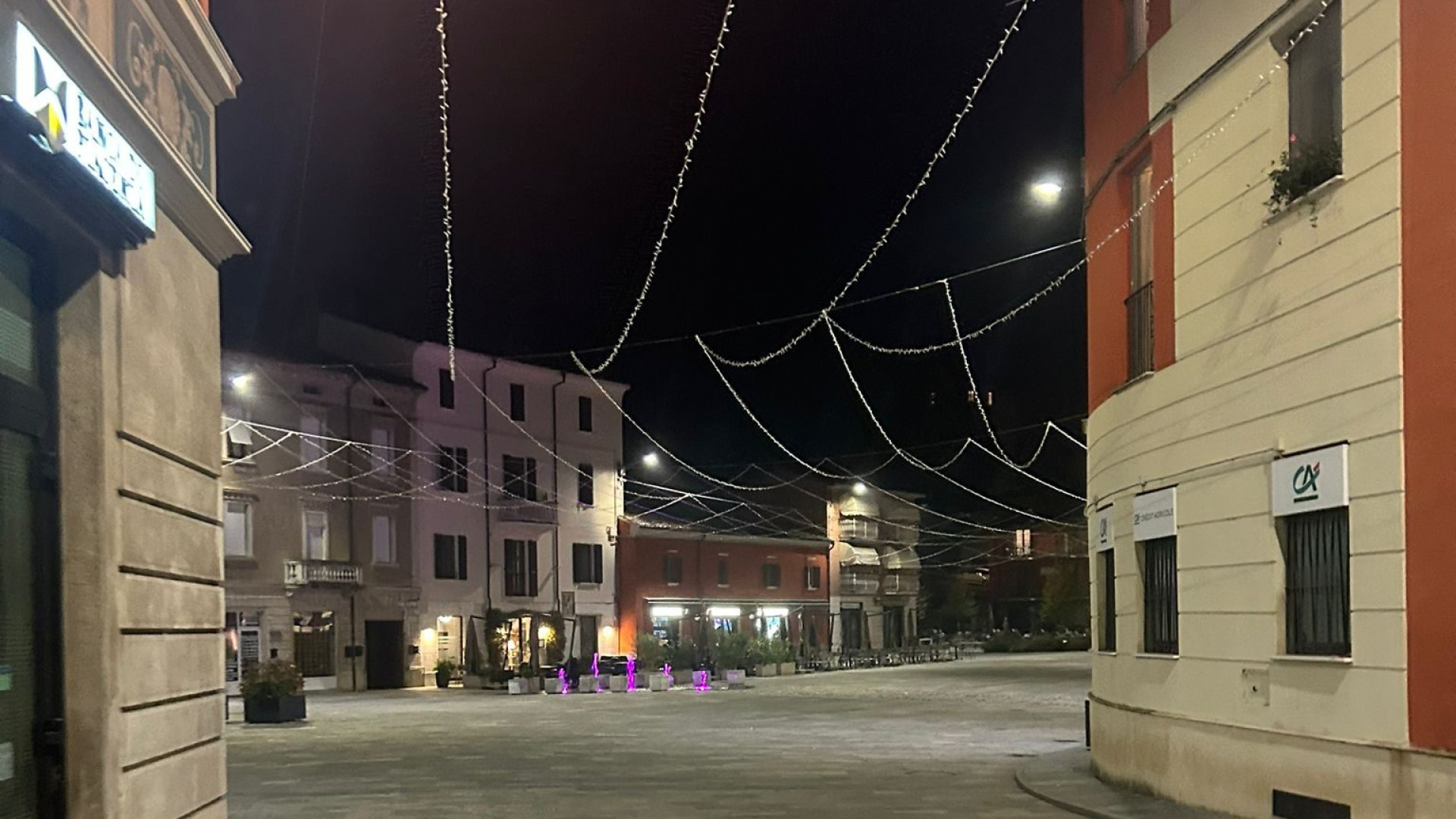 Già voglia di Natale. Ecco le luci a Rivergaro e Vigolzone. "Ditte con troppe richieste"