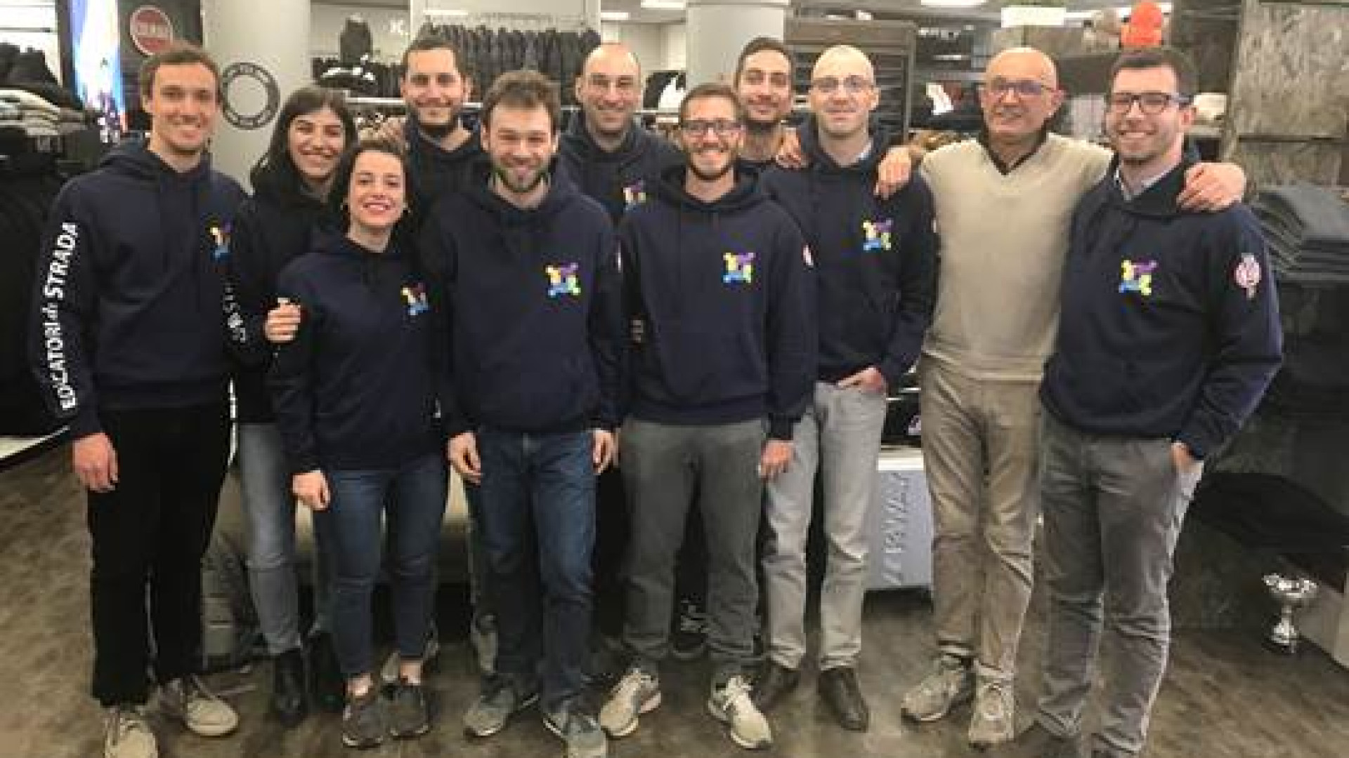 Colorate e riconoscibili: nuove divise per gli "Educatori di strada"