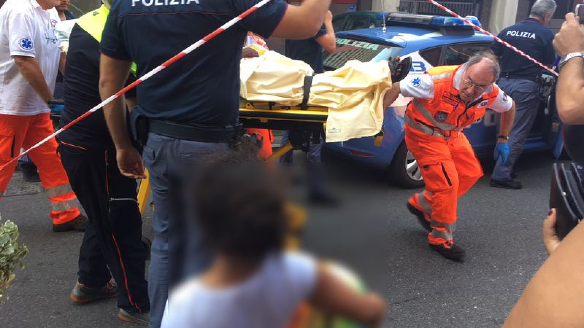 Ancora sangue in via Torricella: nigeriano preso a bottigliate