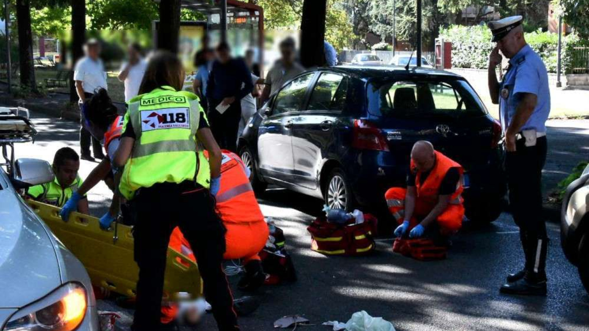 Grave incidente in via Boselli, anziana investita da un'auto