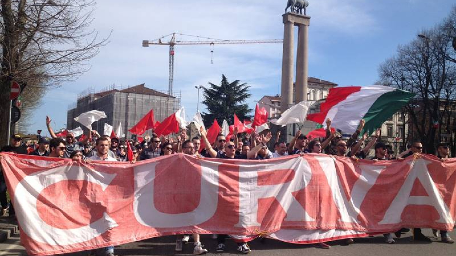 Via Roma, corteo degli ultras senza problemi: "Abbiamo vinto noi"