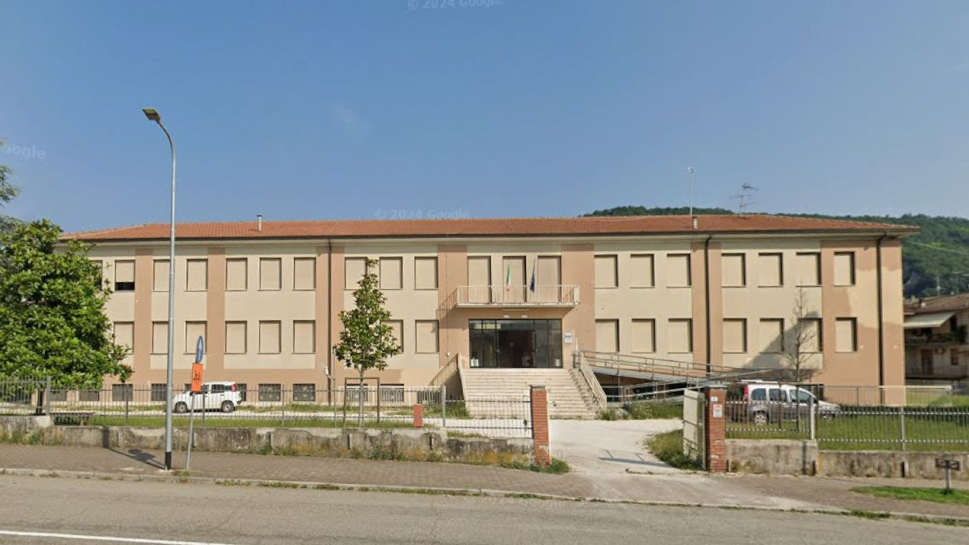 Lugagnano, lamentele dei genitori: "A scuola l'acqua del rubinetto è di scarsa qualità"