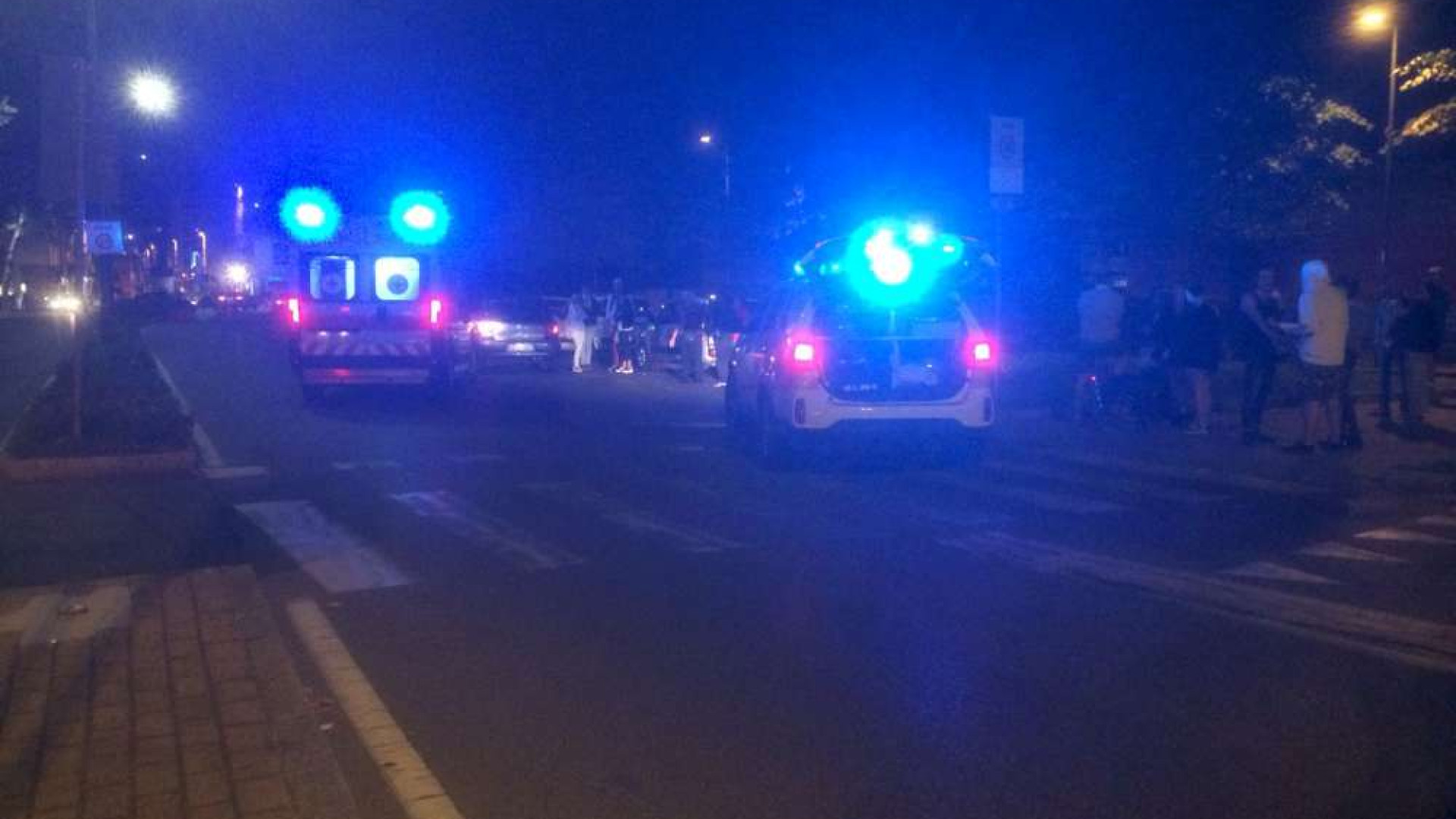 Travolto da un'auto davanti al Respighi, uomo ricoverato in gravi condizioni. Dinamica al vaglio