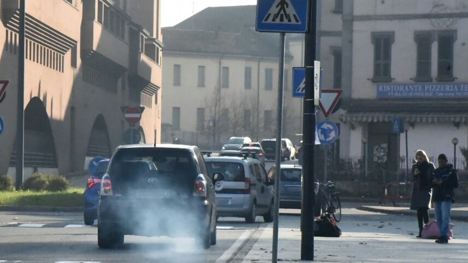 Smog record a Piacenza: anche ieri sforati i limiti. "Blocchi auto insufficienti"