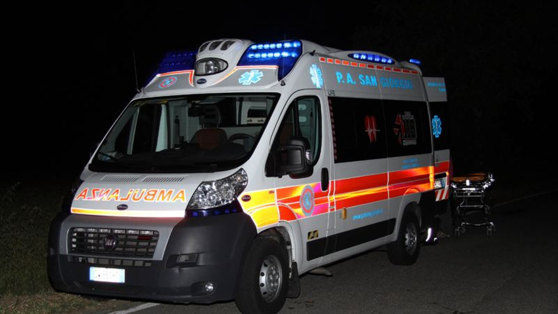 Bici investita sulla via Emilia a Fiorenzuola, grave ciclista trasportato a Parma