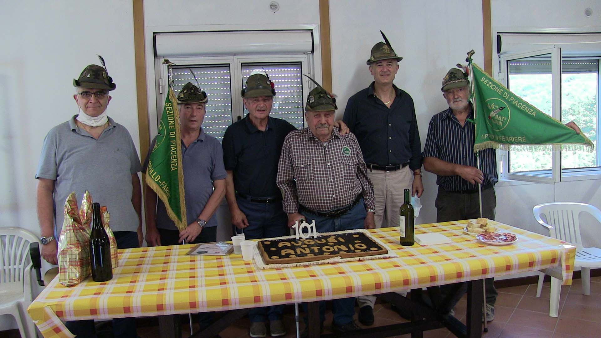 Anche il presidente Bonaccini per i 101 anni dell’alpino Antonio Barbieri