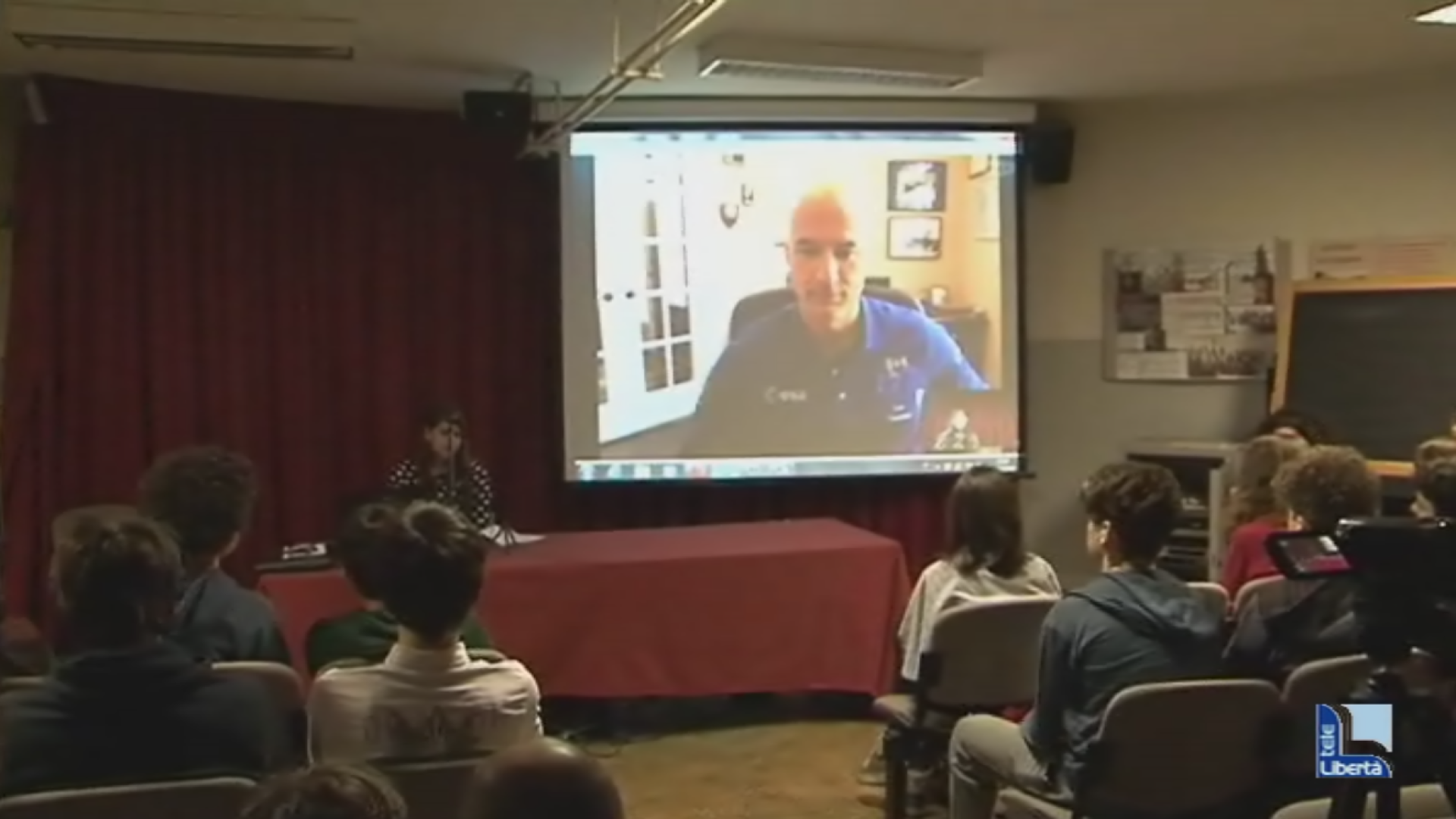 L'astronauta Luca Parmitano in collegamento con il liceo Gioia