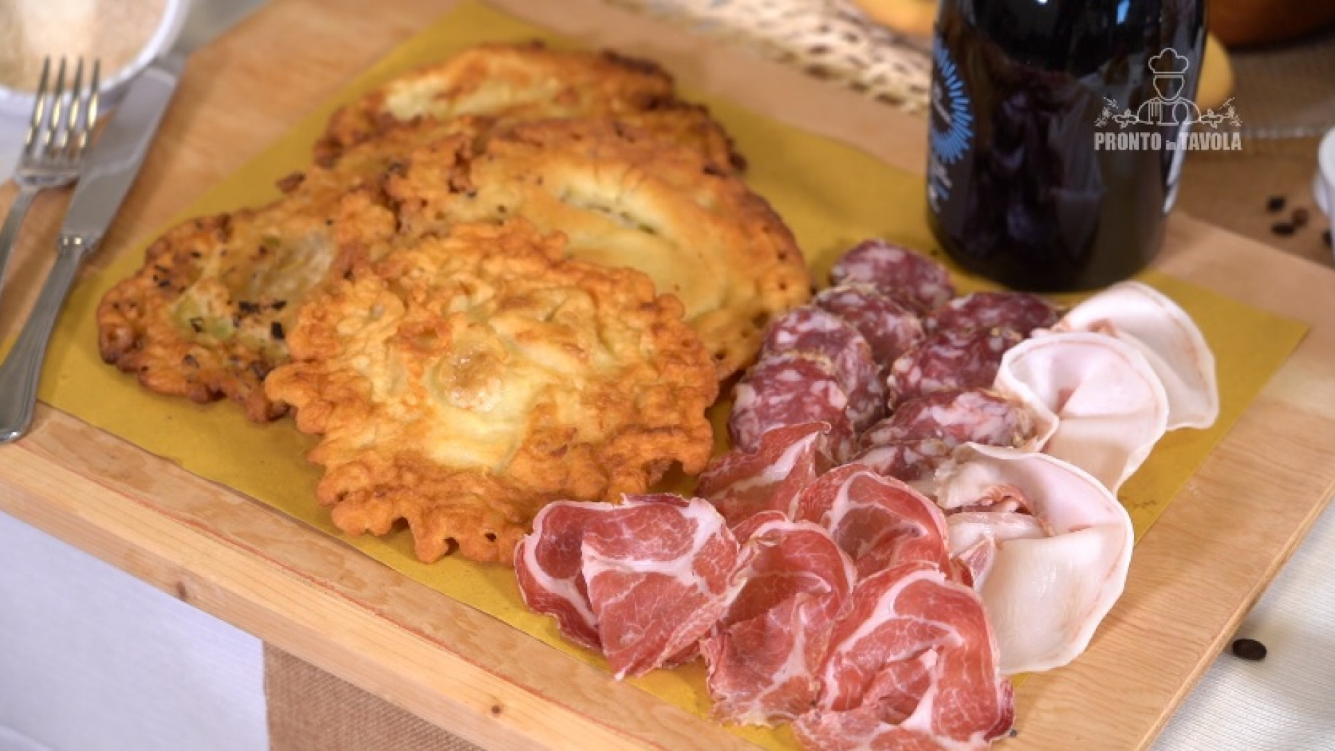 Burtlêina classica e con porro accompagnate da salumi Dop piacentini