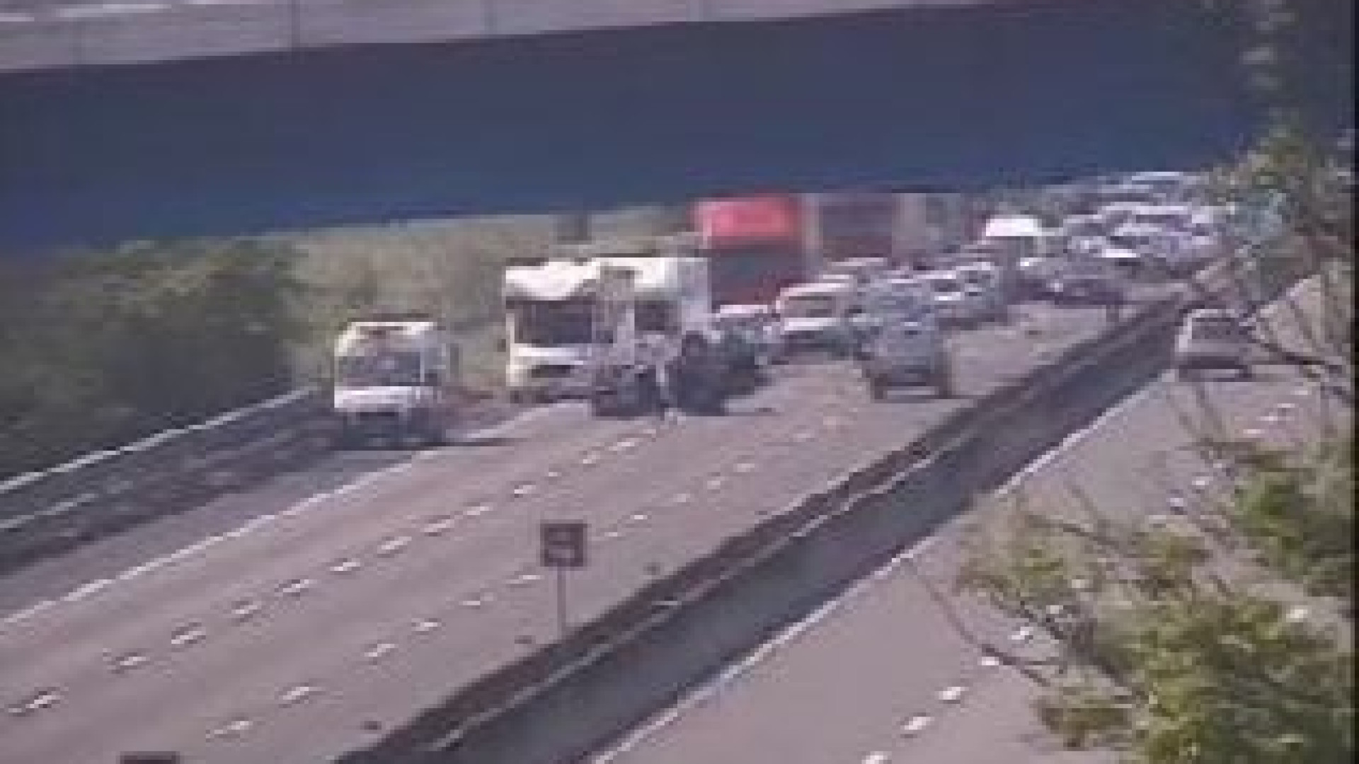 Fiorenzuola, auto ribaltata in A1: bambina trasportata a Parma in elicottero