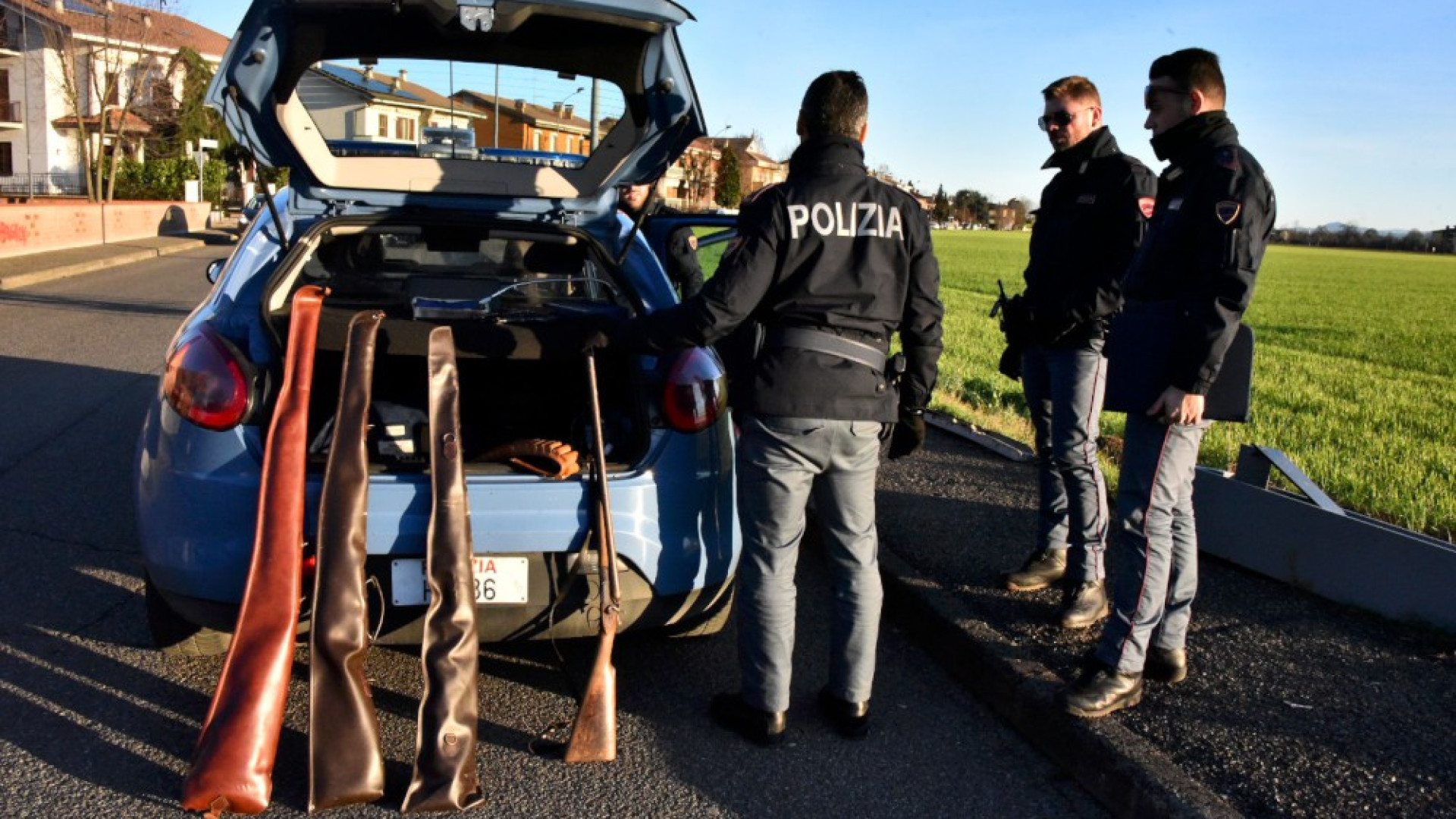 Besurica, 4 fucili e 2 pistole in un campo. Rubate a dicembre ad Ancarano
