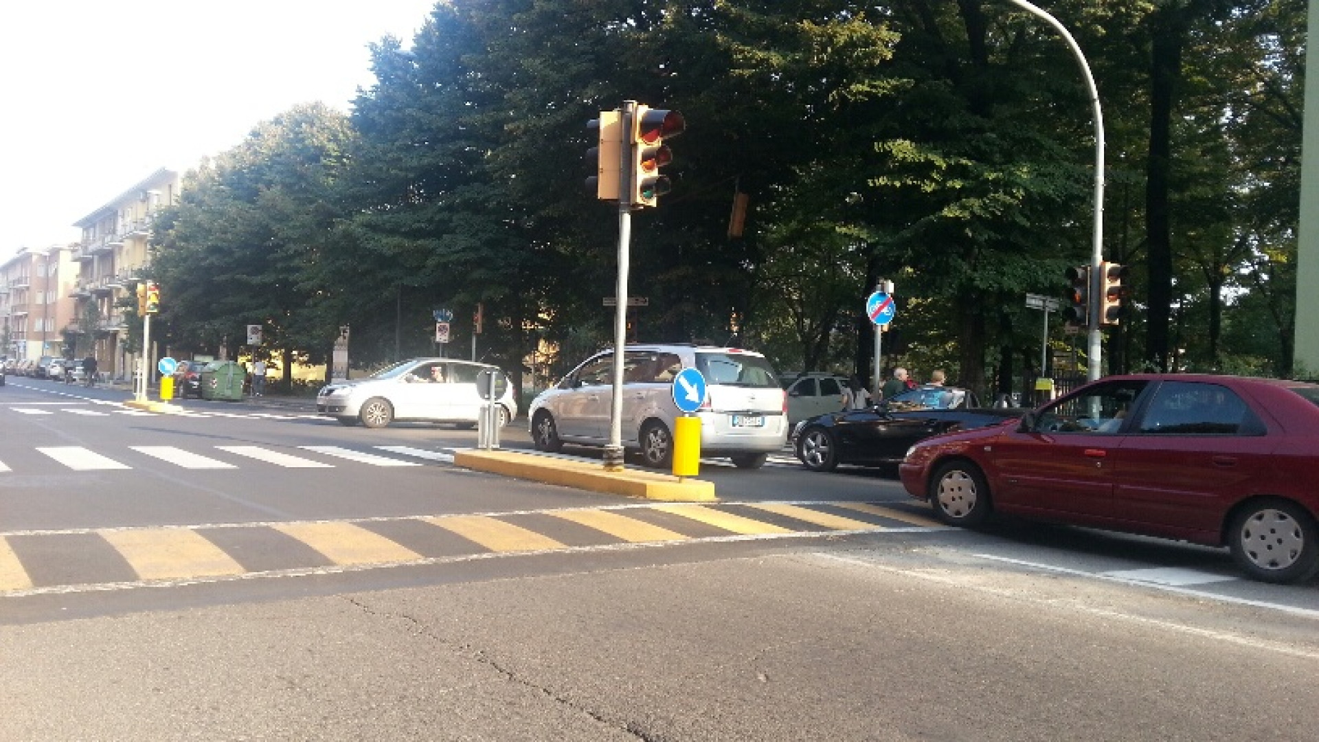 Incrocio tra viale Dante, via Nasolini e via Damiani: riparte il semaforo