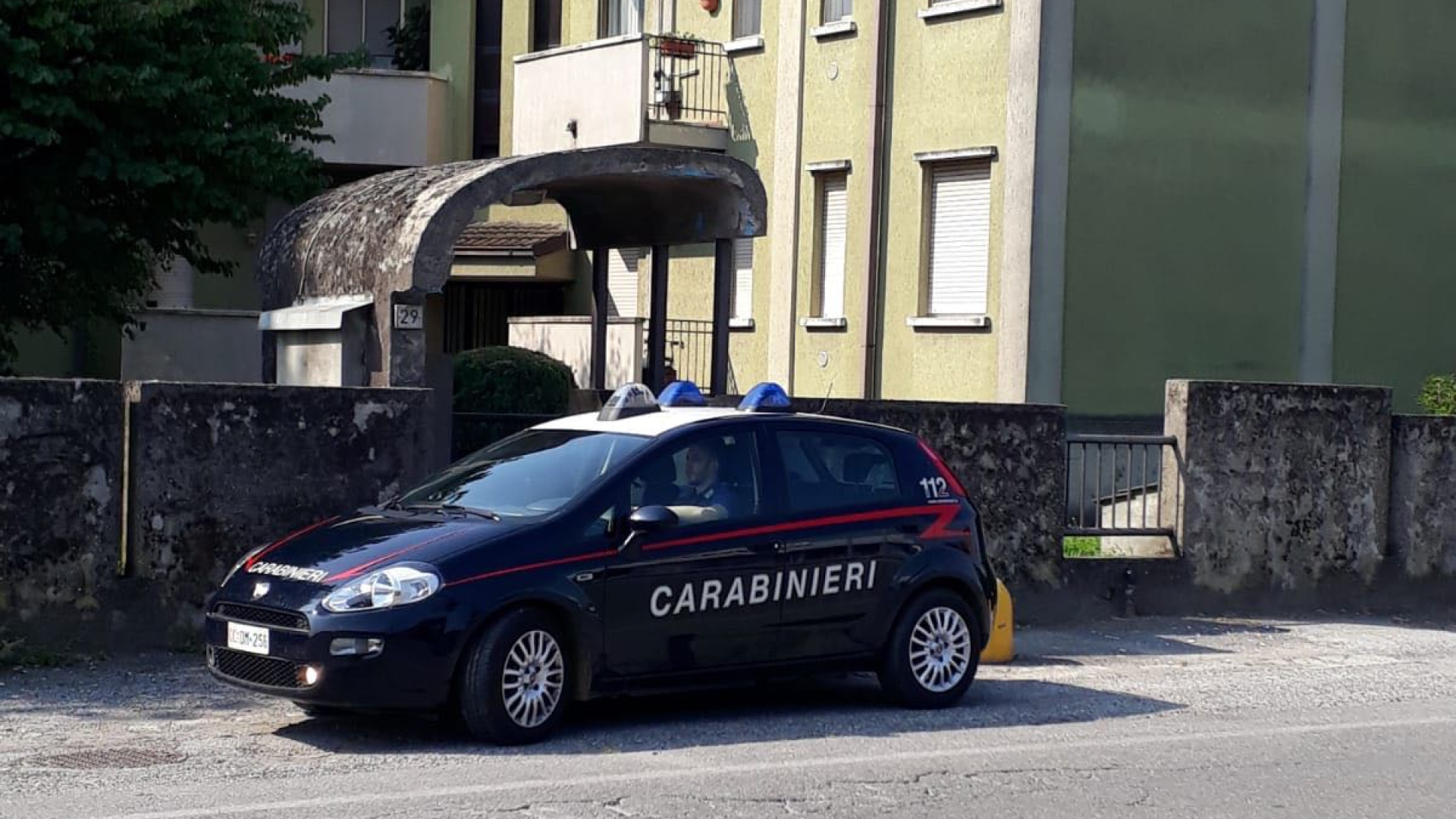Espulso dall'Italia, torna: "Avevo nostalgia di mamma e papà"