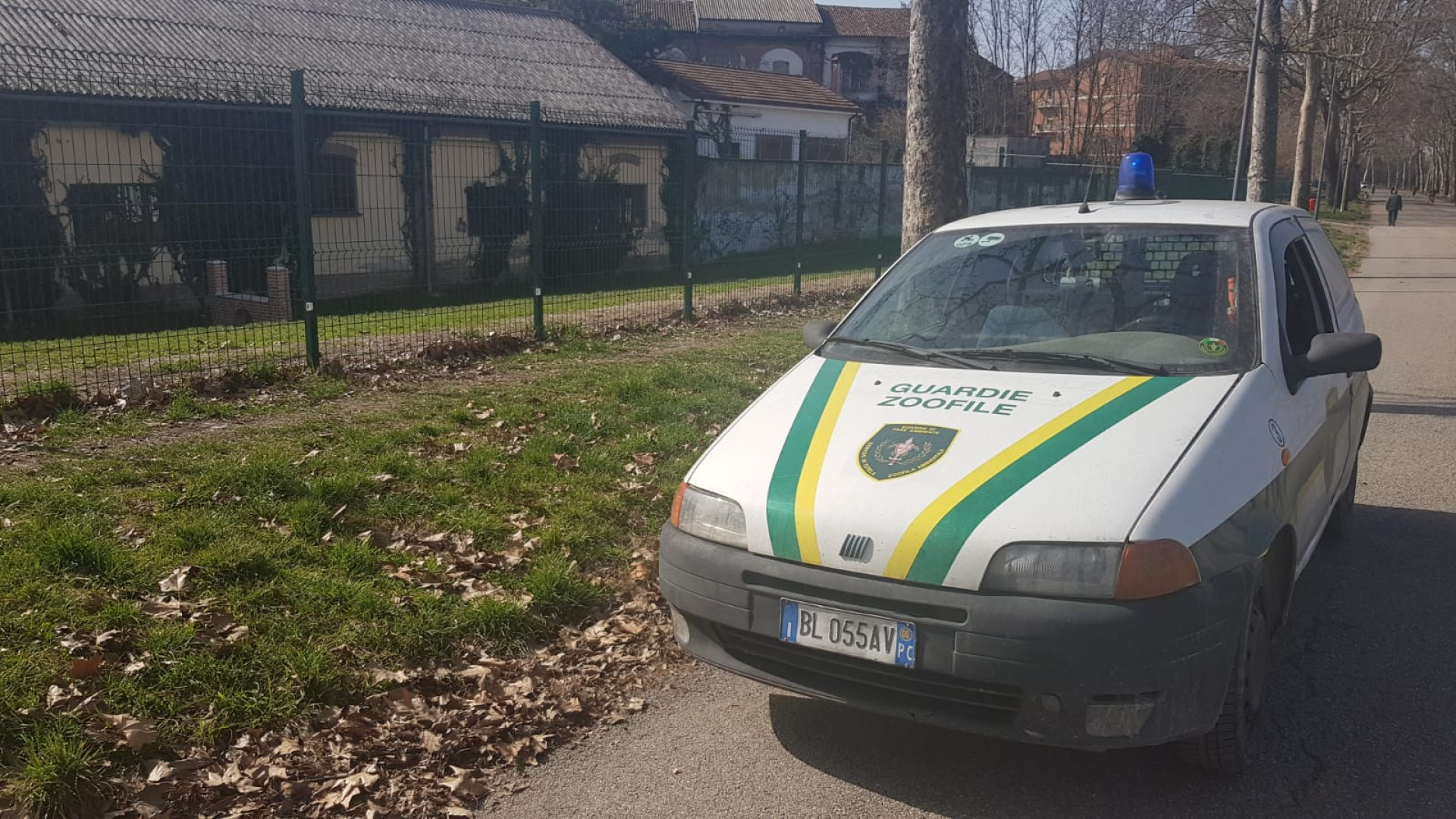 “Ci sono cani detenuti sul balcone”. Le Guardie Enpa aggredite dai padroni