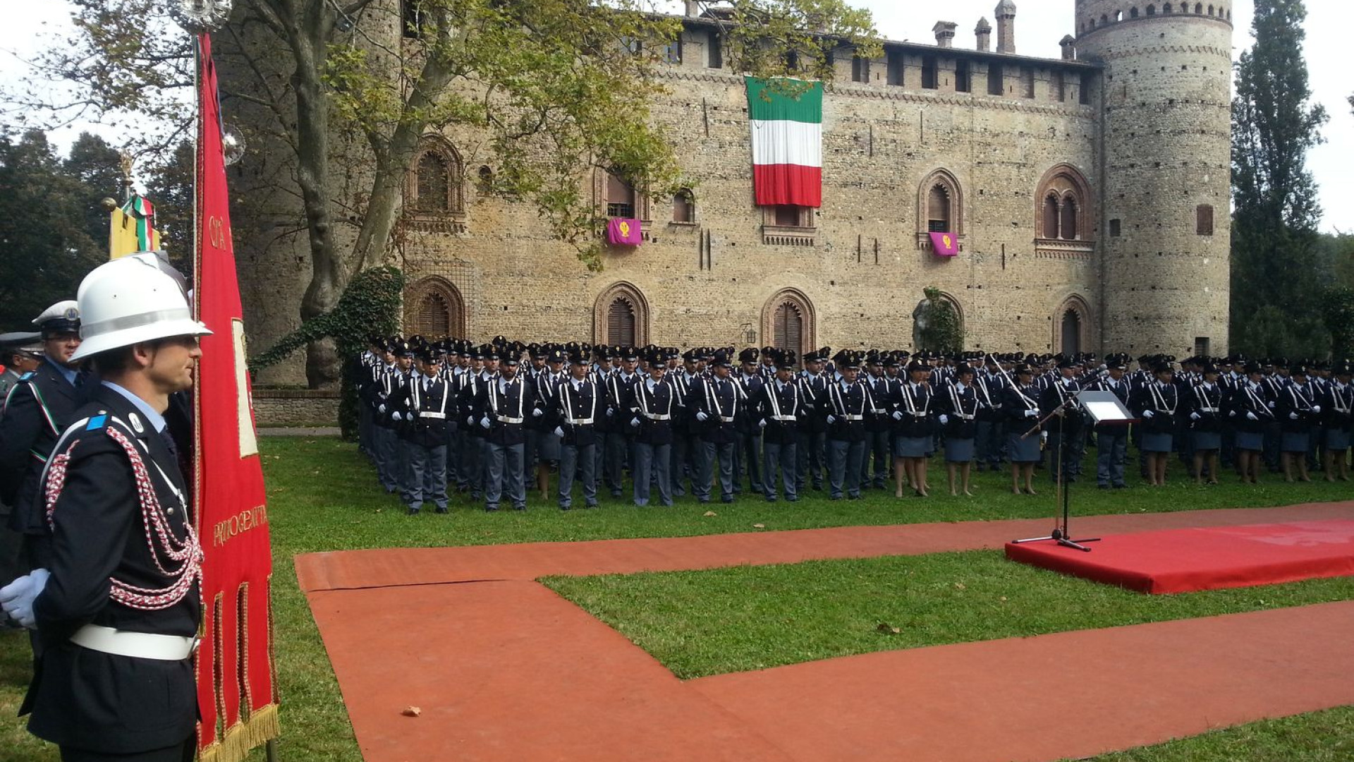 Giuramento a Grazzano Visconti per 180 nuovi poliziotti formati a Piacenza
