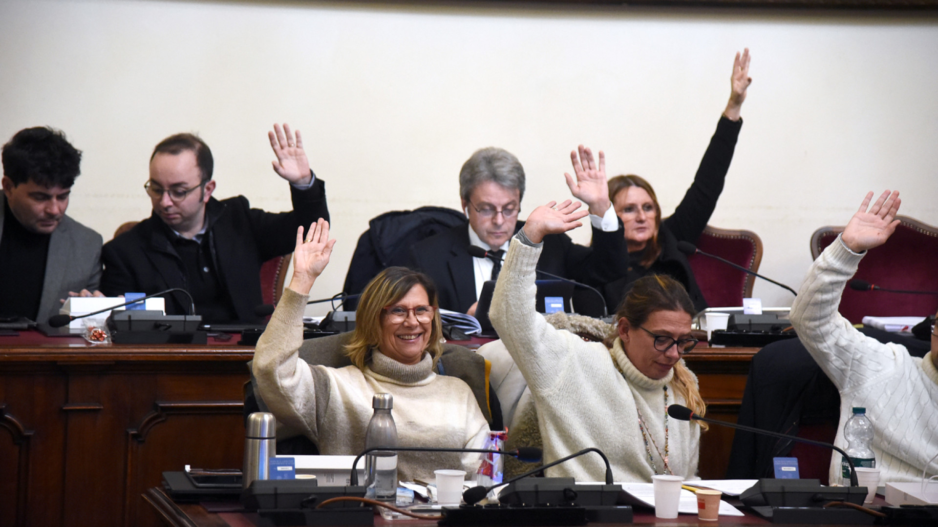 In consiglio ok al bilancio. Uscita dall’aula di App e tensioni nel centrodestra