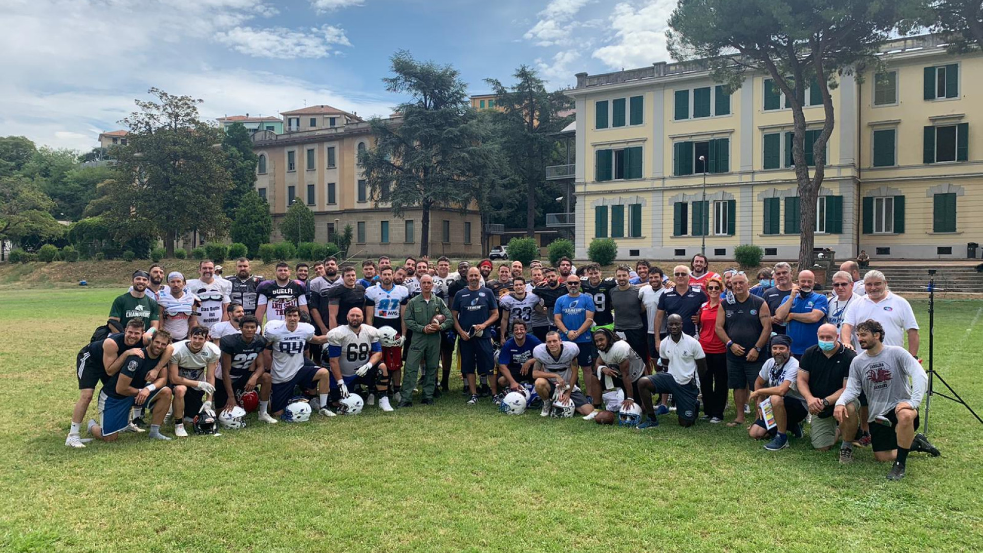 Dieci positivi nella squadra transalpina, annullata Italia-Francia di football al Garilli
