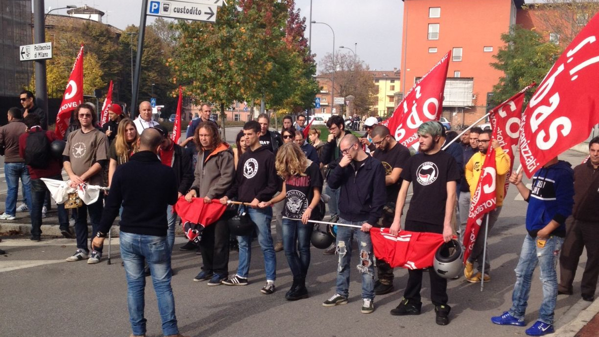 Gli antifascisti contestano Roberto Fiore, Piacenza "torna" negli anni Settanta