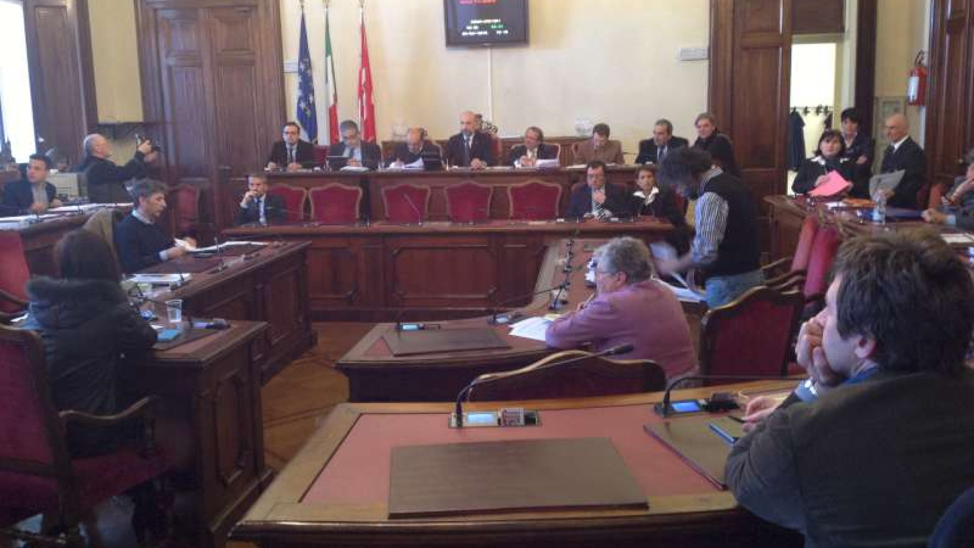 Asp pubblica, il consiglio approva la delibera dopo 7 ore di dibattito