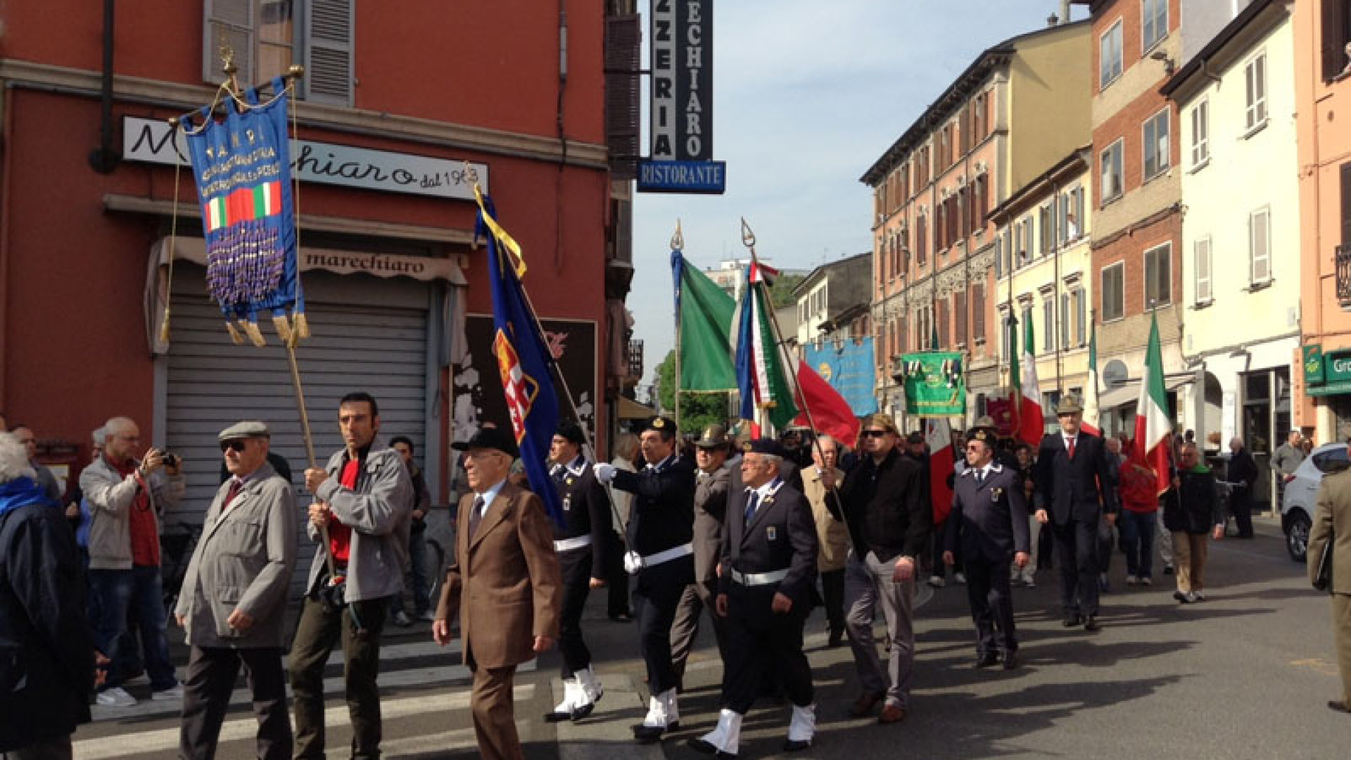 Corteo del 25 aprile: divieto di transito in piazza Cavalli e limitazioni al traffico