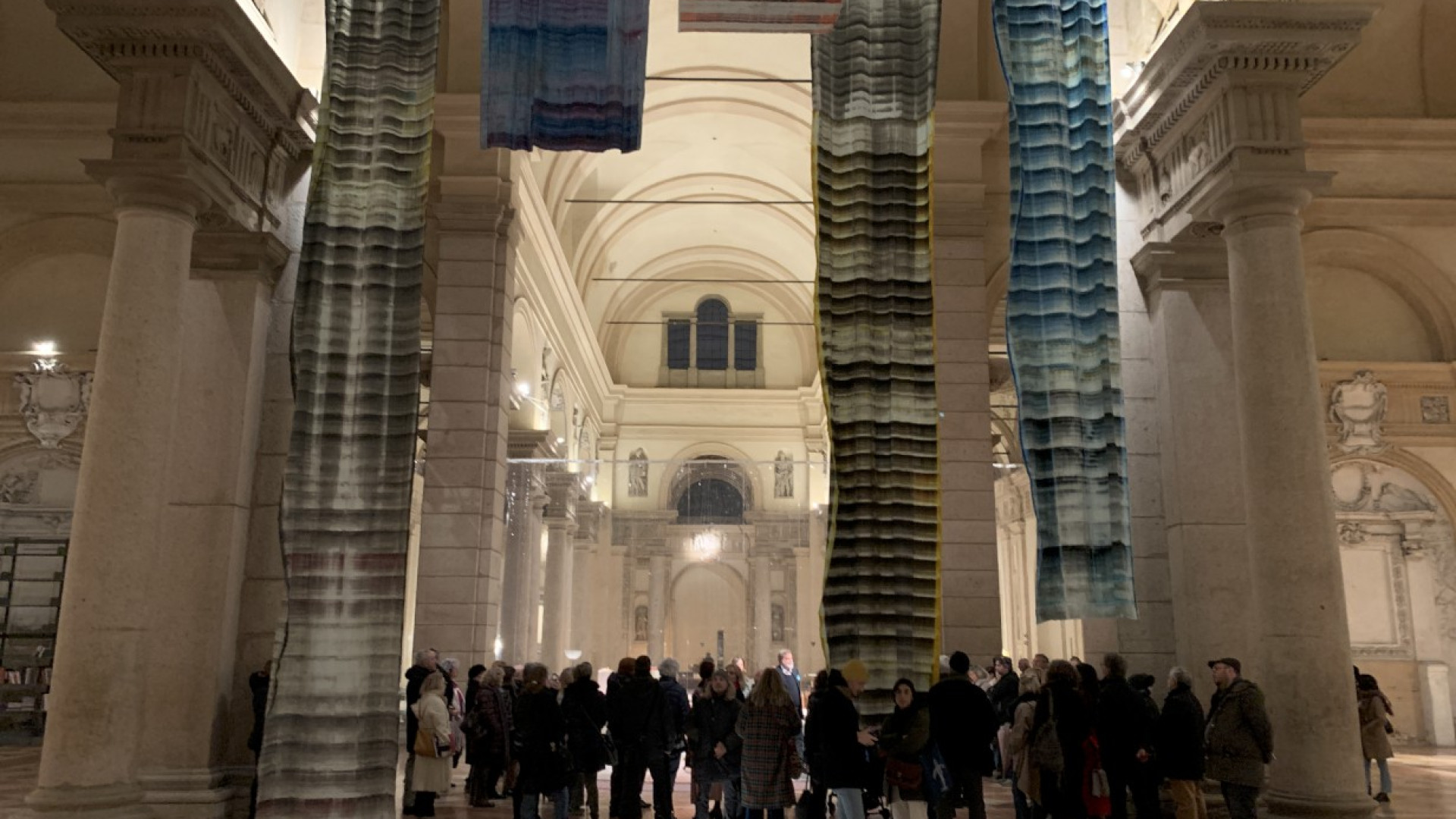 “Quel che resta del presente”, finissage in bellezza con vocalizzi e performance