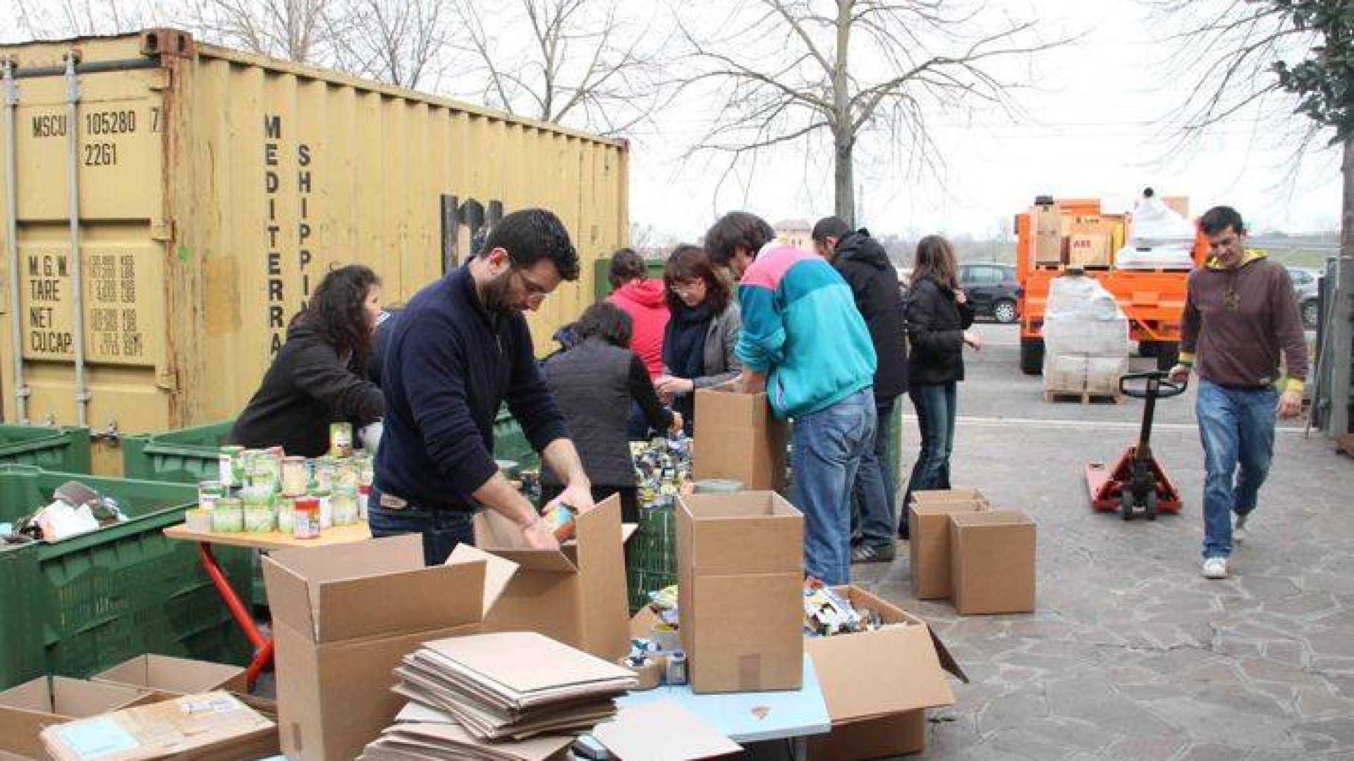 Africa Mission, "Grazie ai volontari che hanno caricato i container"