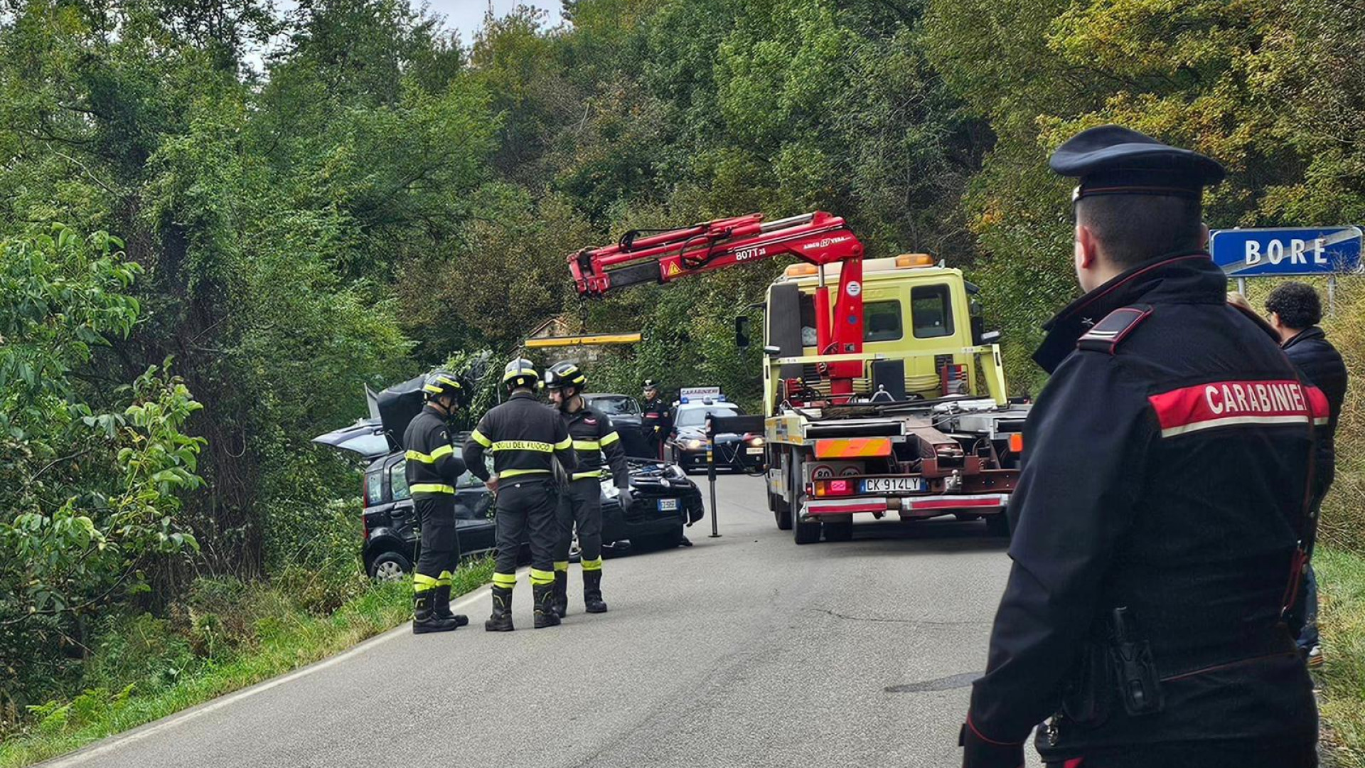 Vernasca: esce di strada con l'auto e perde la vita, passante lancia l'allarme