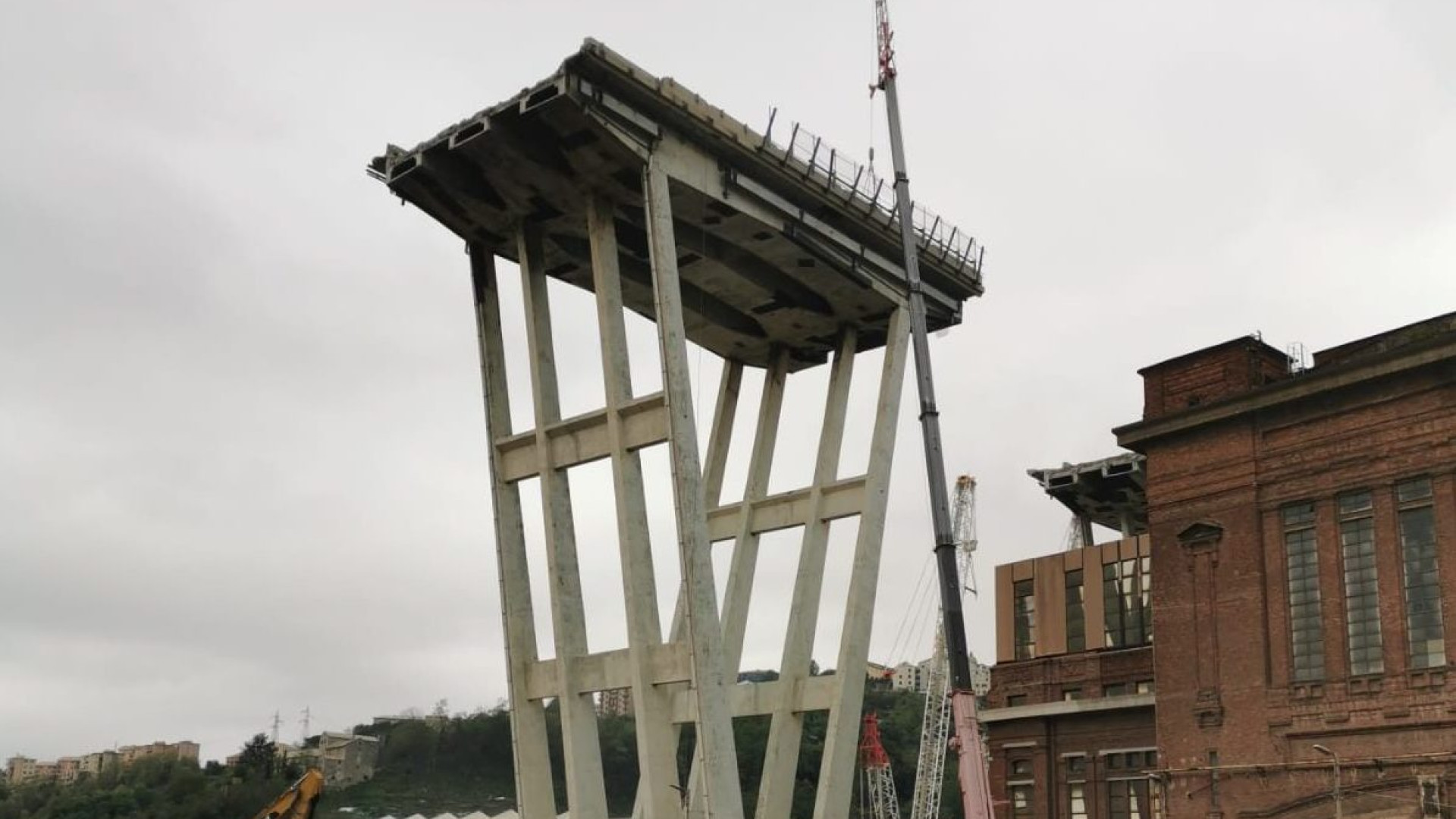 Piacentino impegnato nella demolizione del ponte Morandi: "Scenario apocalittico"