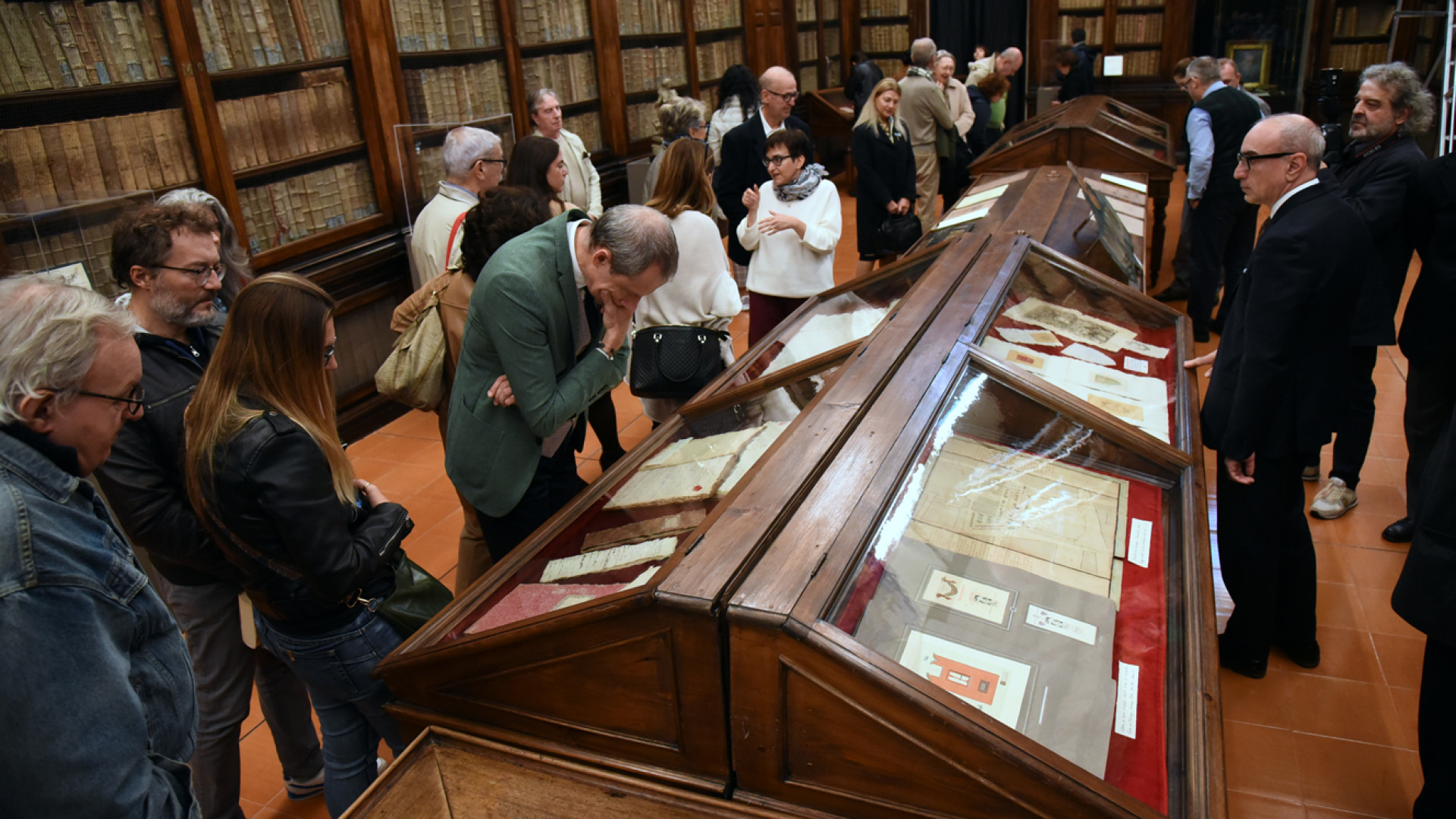Per i 250 anni della biblioteca Passerini Landi inaugurata l’esposizione “Inediti”