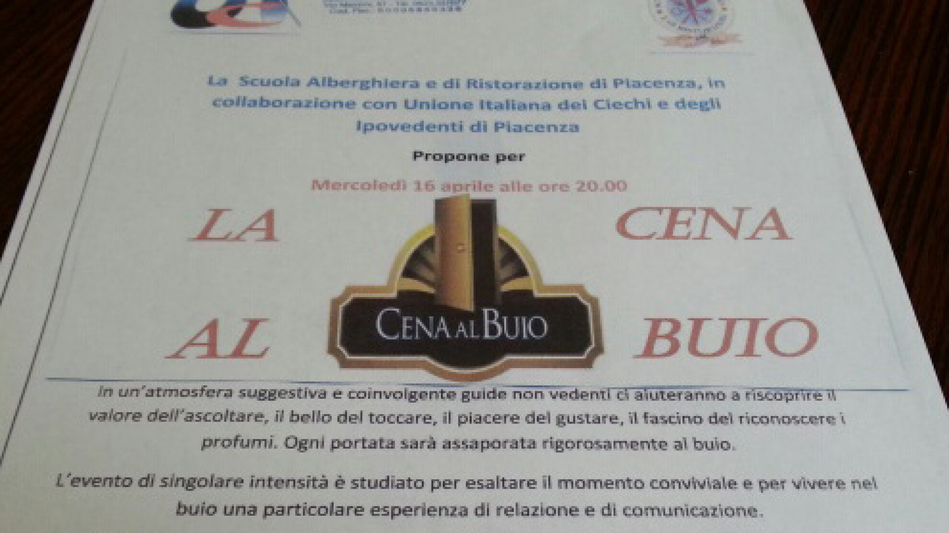 "Cena al buio" per accendere le emozioni: 700 i casi gravi di cecità