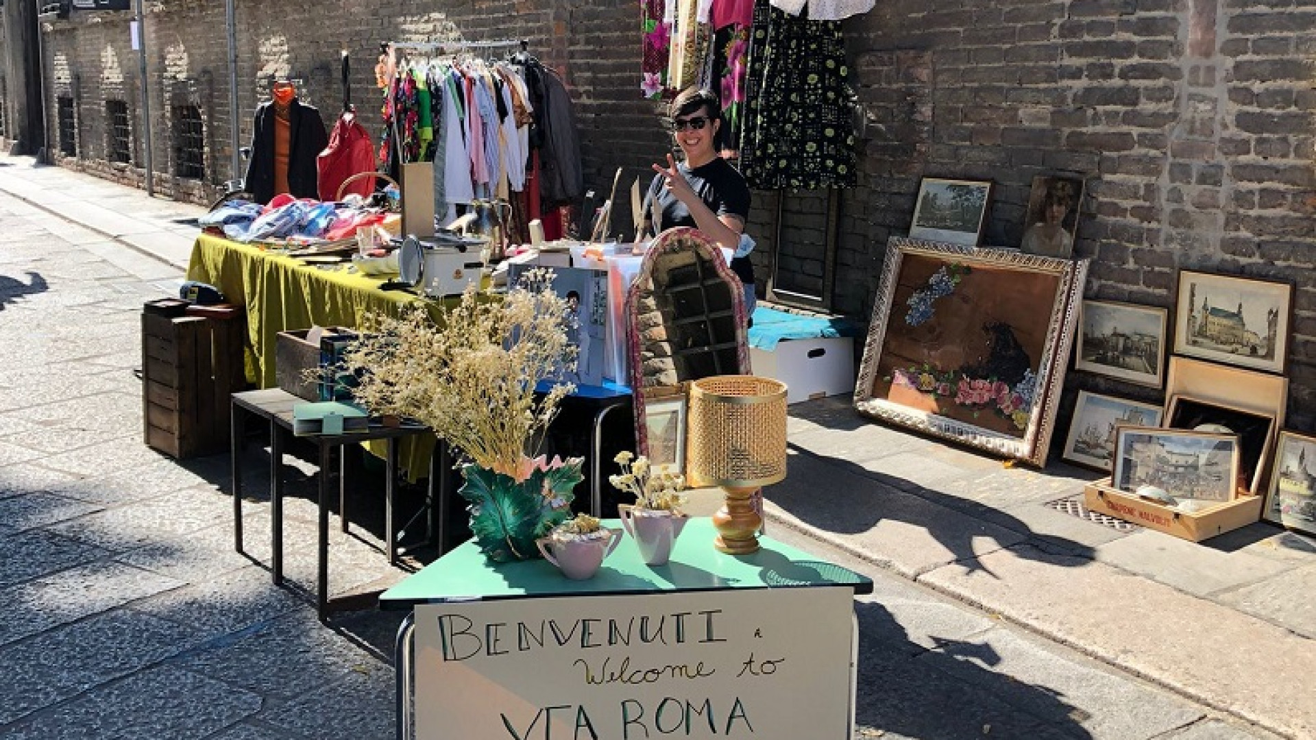 Al mercato vintage di via Roma un punto di raccolta per aiutare l'Ucraina