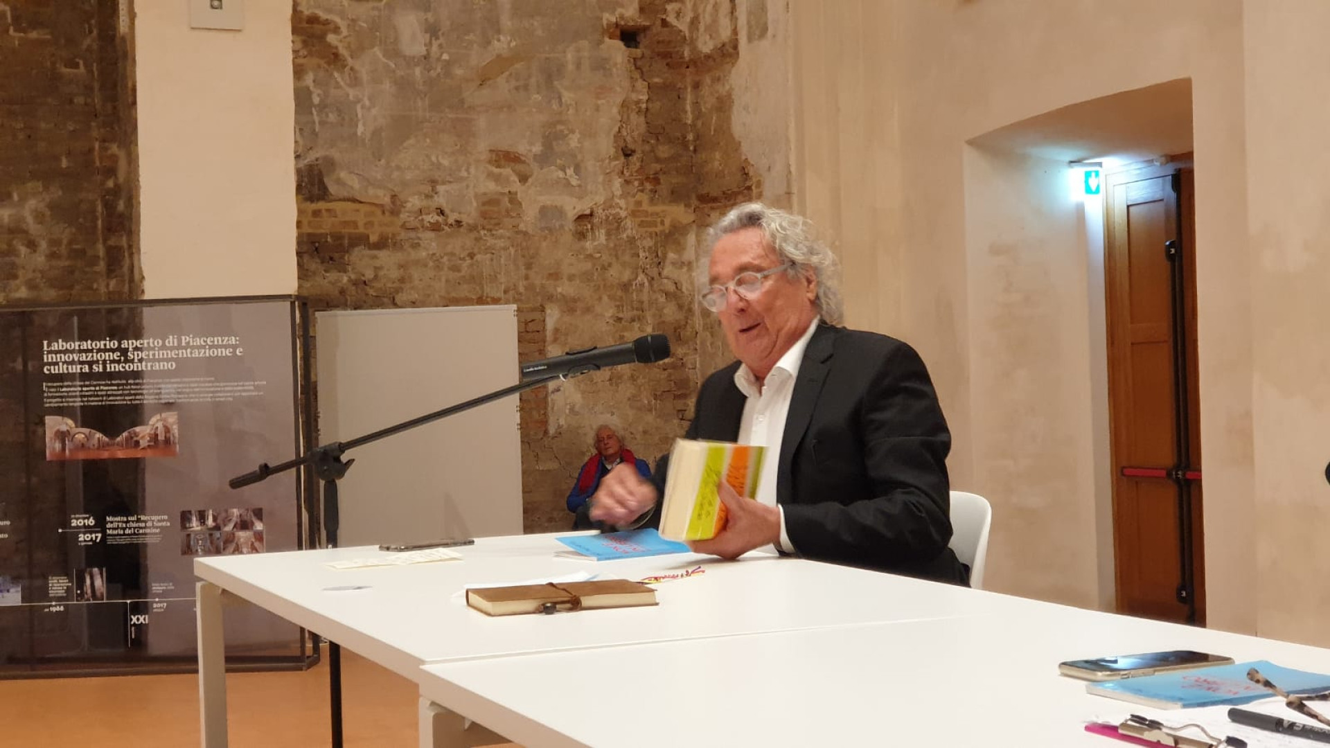 Iacchetti a Piacenza: "Vaccinatevi". Evento per la Croce Rossa