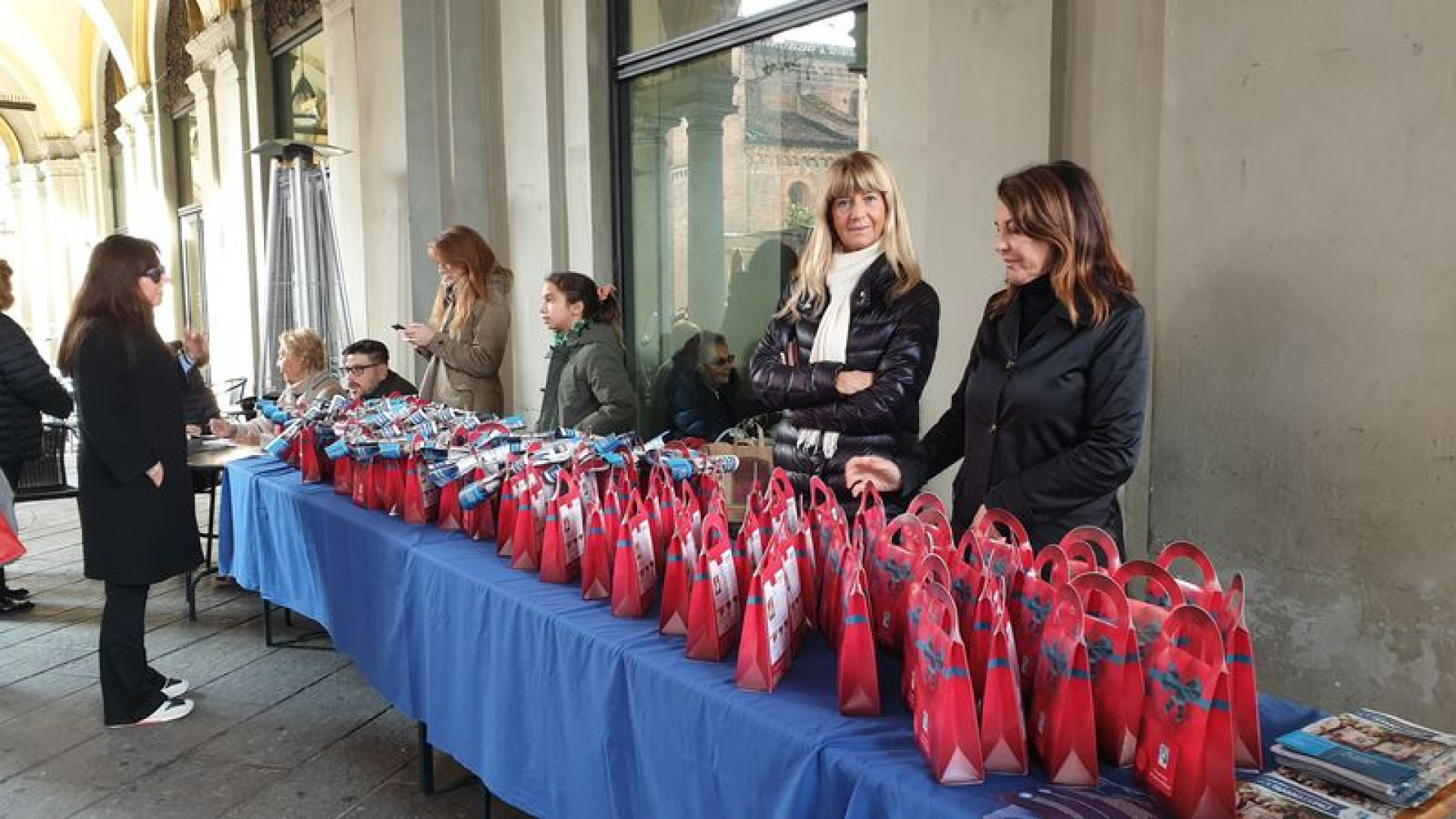 Cioccolatini per un futuro più libero dai tumori: Airc nelle piazze piacentine