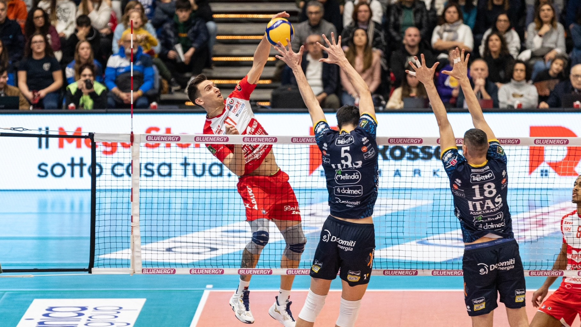 Gas Sales, ancora troppe amnesie: la capolista Trento domina 3-1 al Palabanca