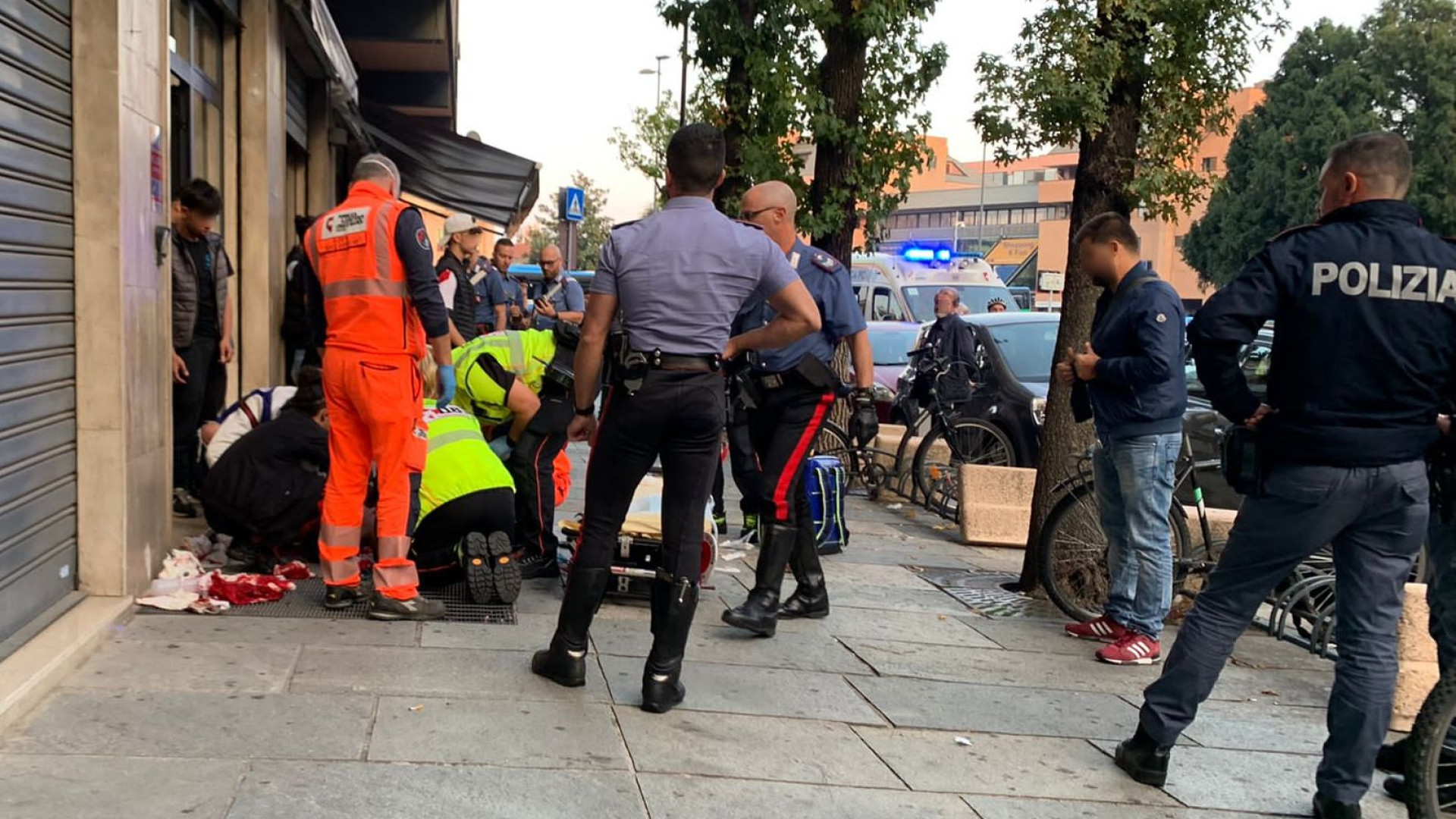 Giovane accoltellato tre volte da un altro ragazzo in viale Il Piacentino: è gravissimo