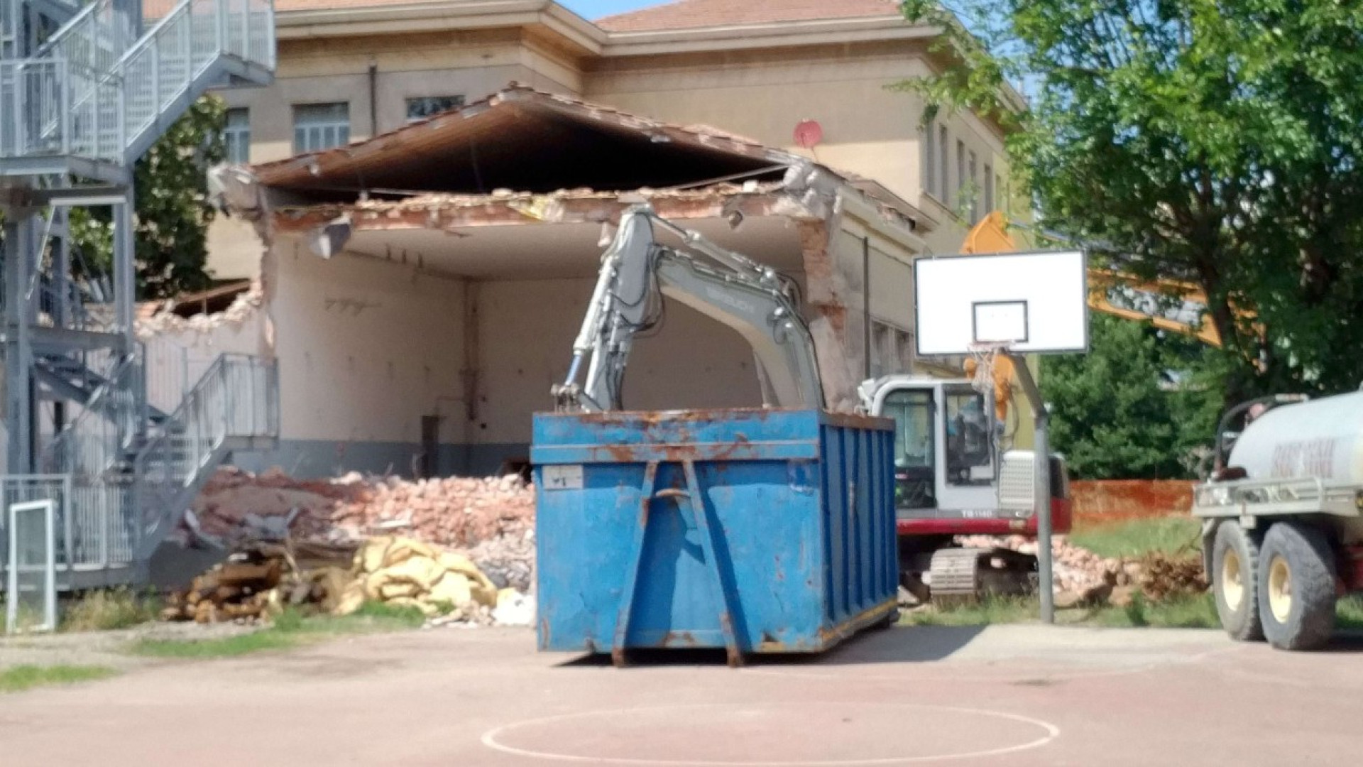 Borgonovo, via la palestra, mensa e aule in arrivo. Lavori alle scuole medie