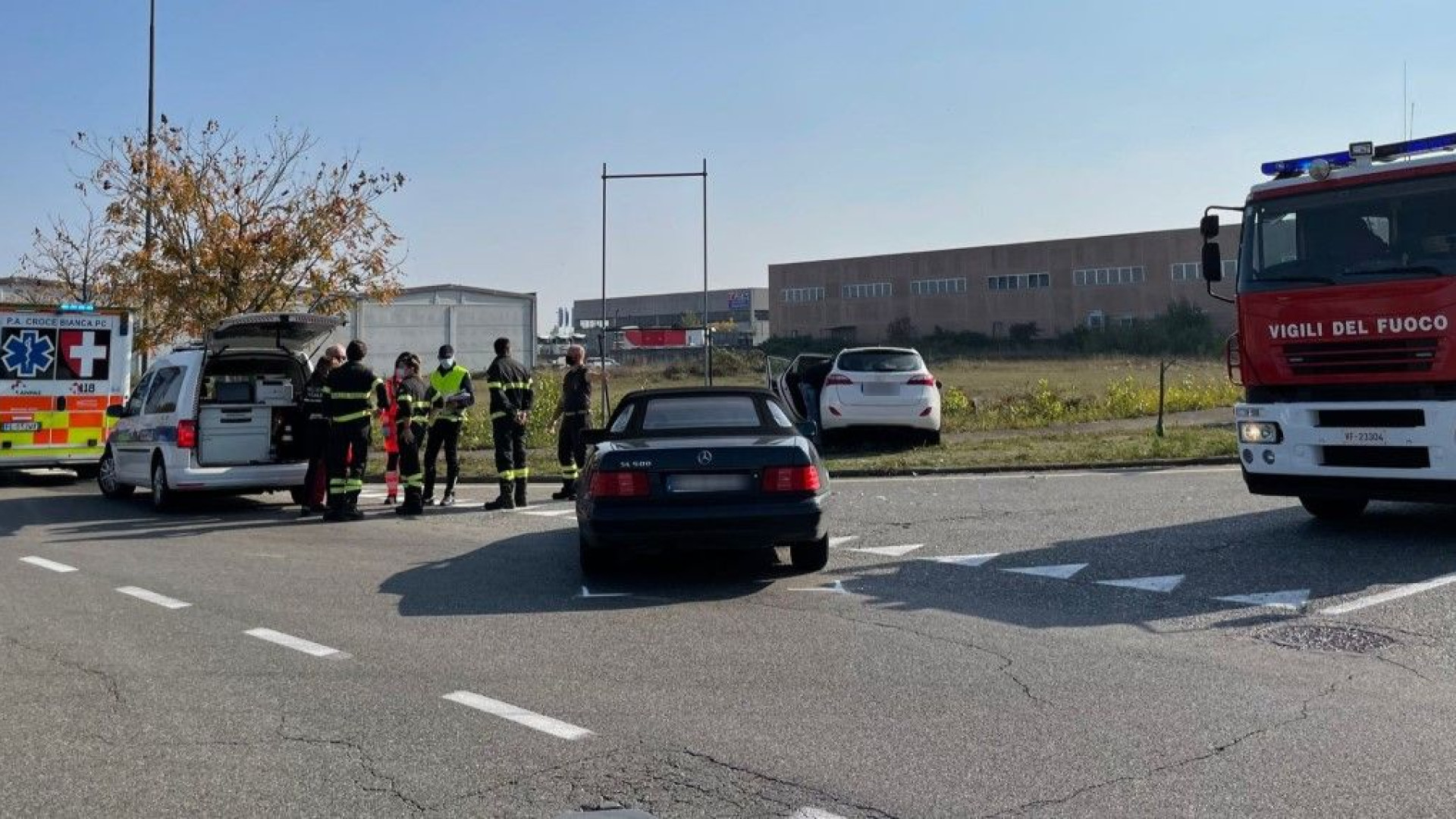 Scontro tra due auto in zona Caorsana, tre persone rimangono ferite