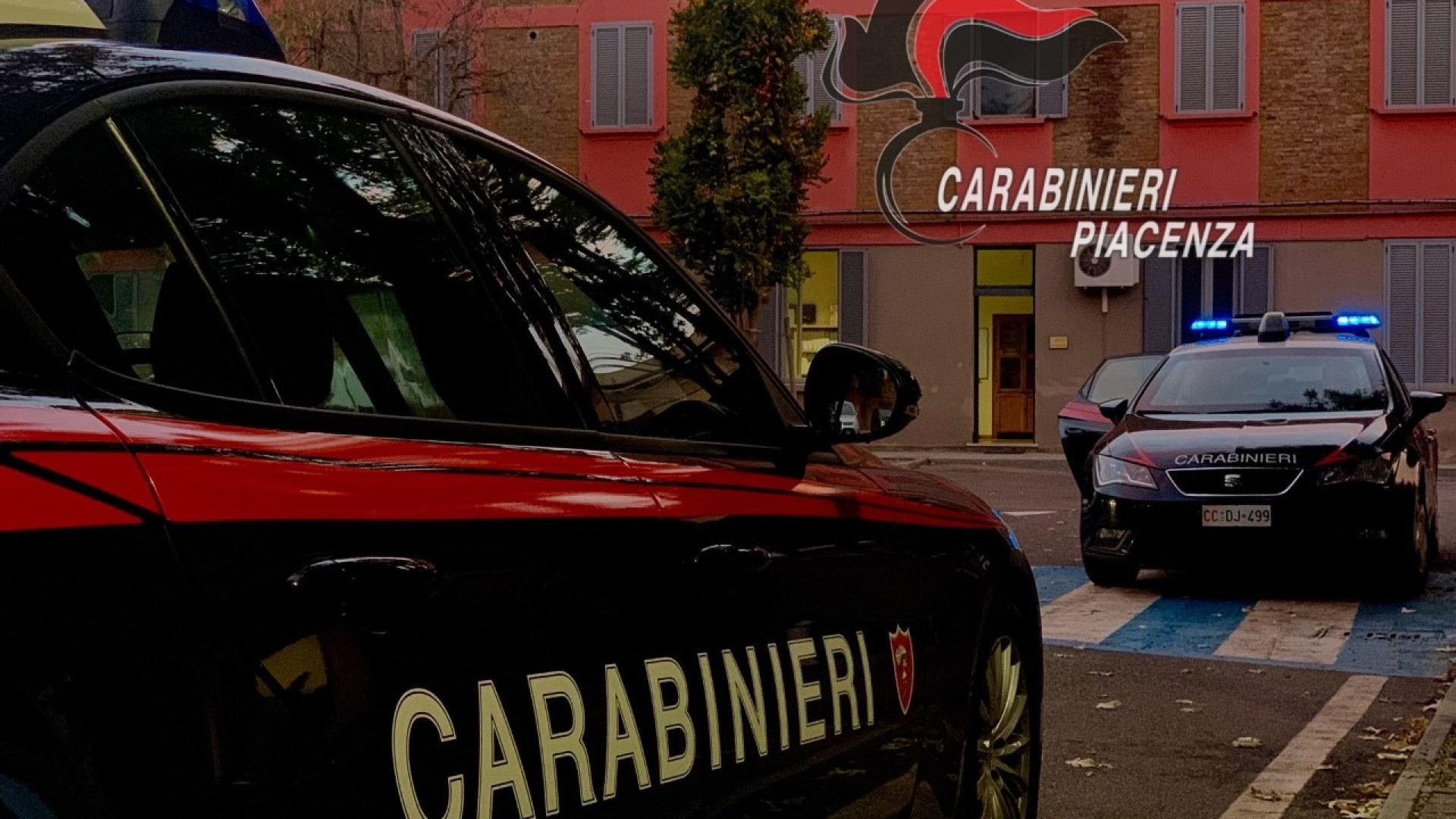 Ubriachi su una panchina, bevono durante il controllo dei carabinieri. Sei sanzioni